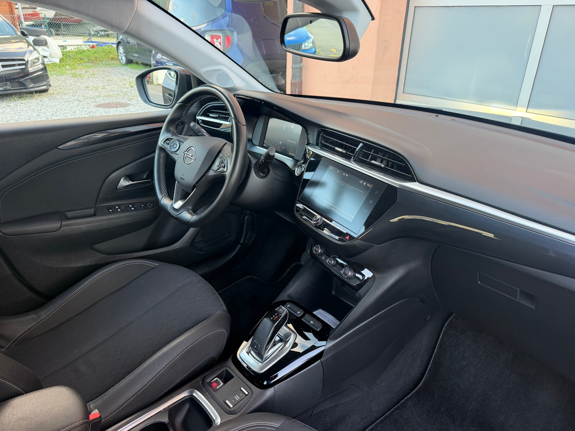 OPEL Corsa 1.2 TP Elegance-image-14