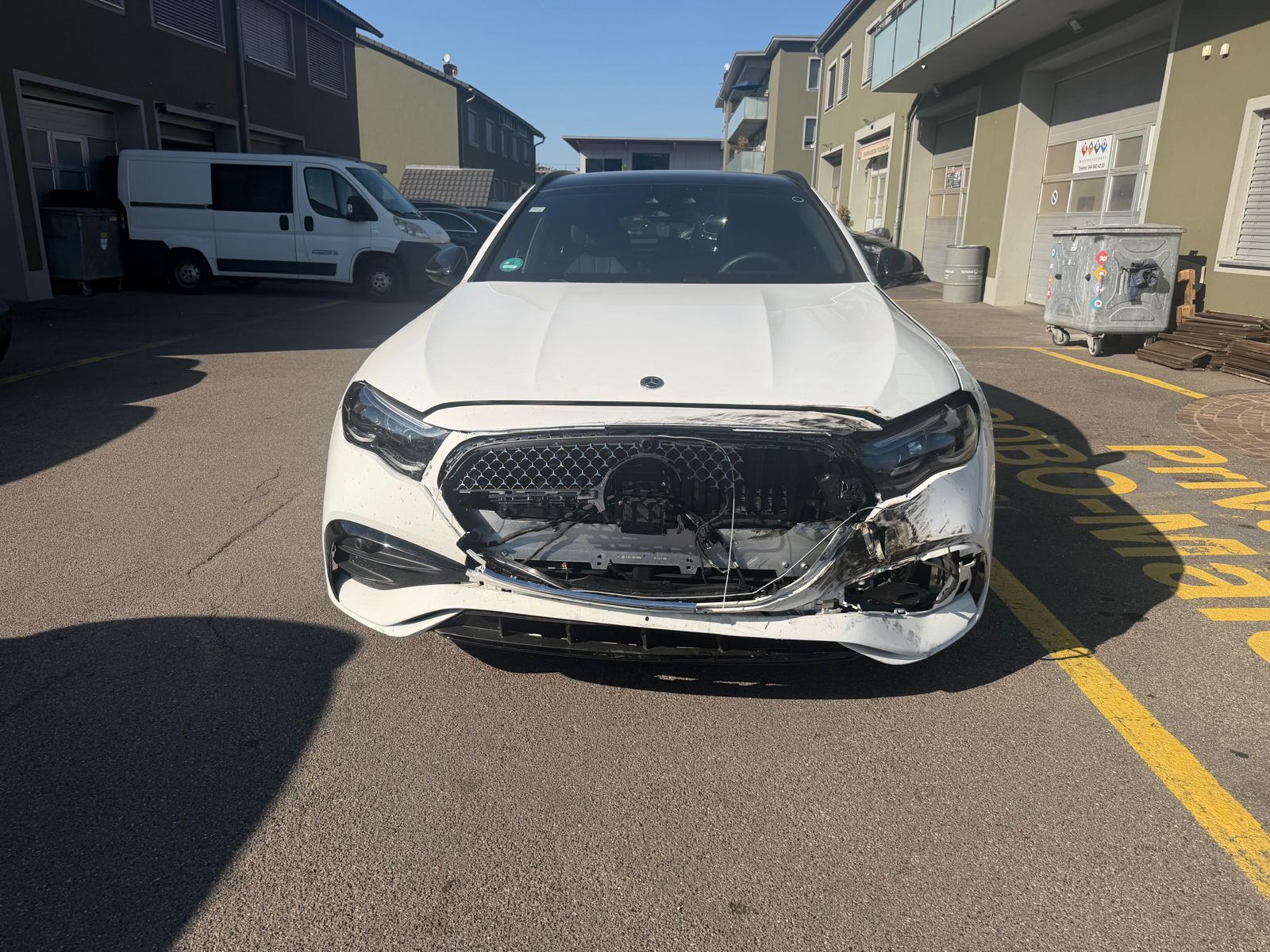 MERCEDES-BENZ E 220 d T 4Matic 9G-Tronic-image-1