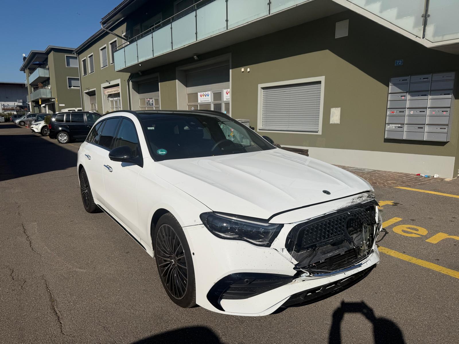 MERCEDES-BENZ E 220 d T 4Matic 9G-Tronic-image-0