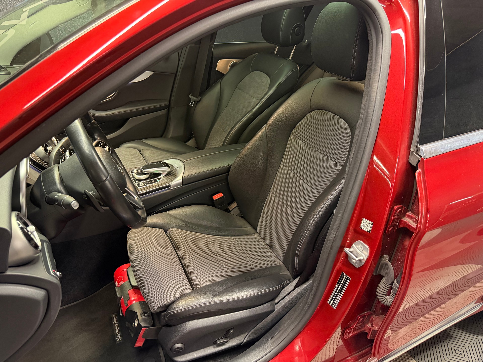 MERCEDES-BENZ C 300 Avantgarde 4Matic 9G-Tronic-image-8