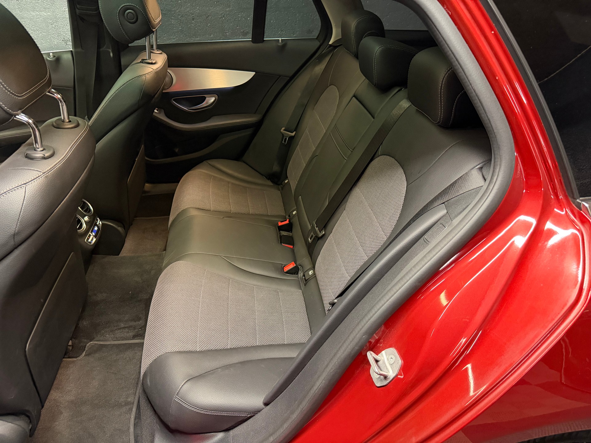MERCEDES-BENZ C 300 Avantgarde 4Matic 9G-Tronic-image-9