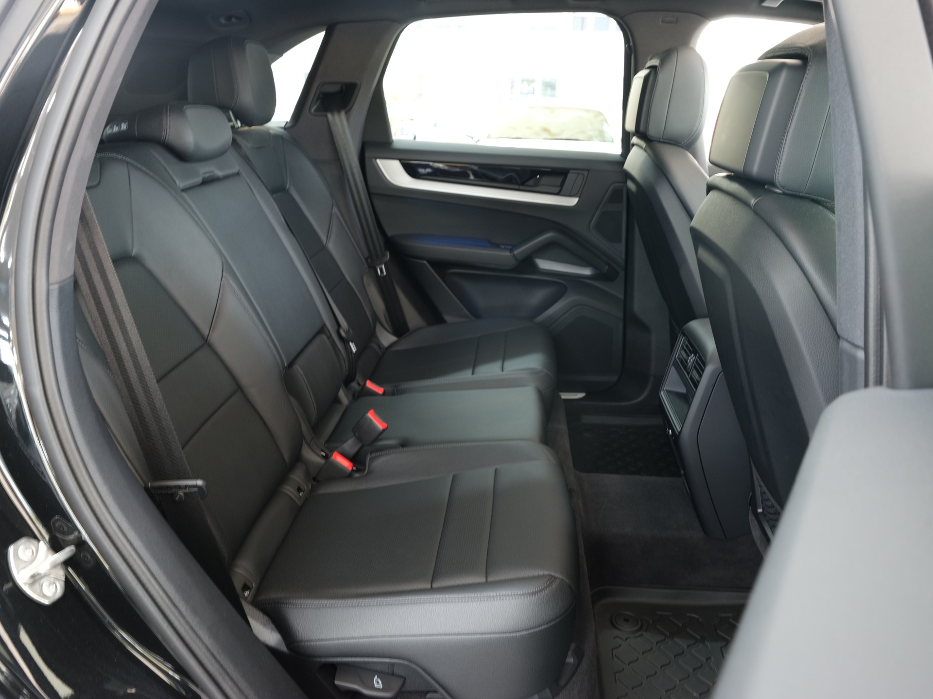 PORSCHE Cayenne Tiptronic *Panorama* *Porsche Aproved*-image-27
