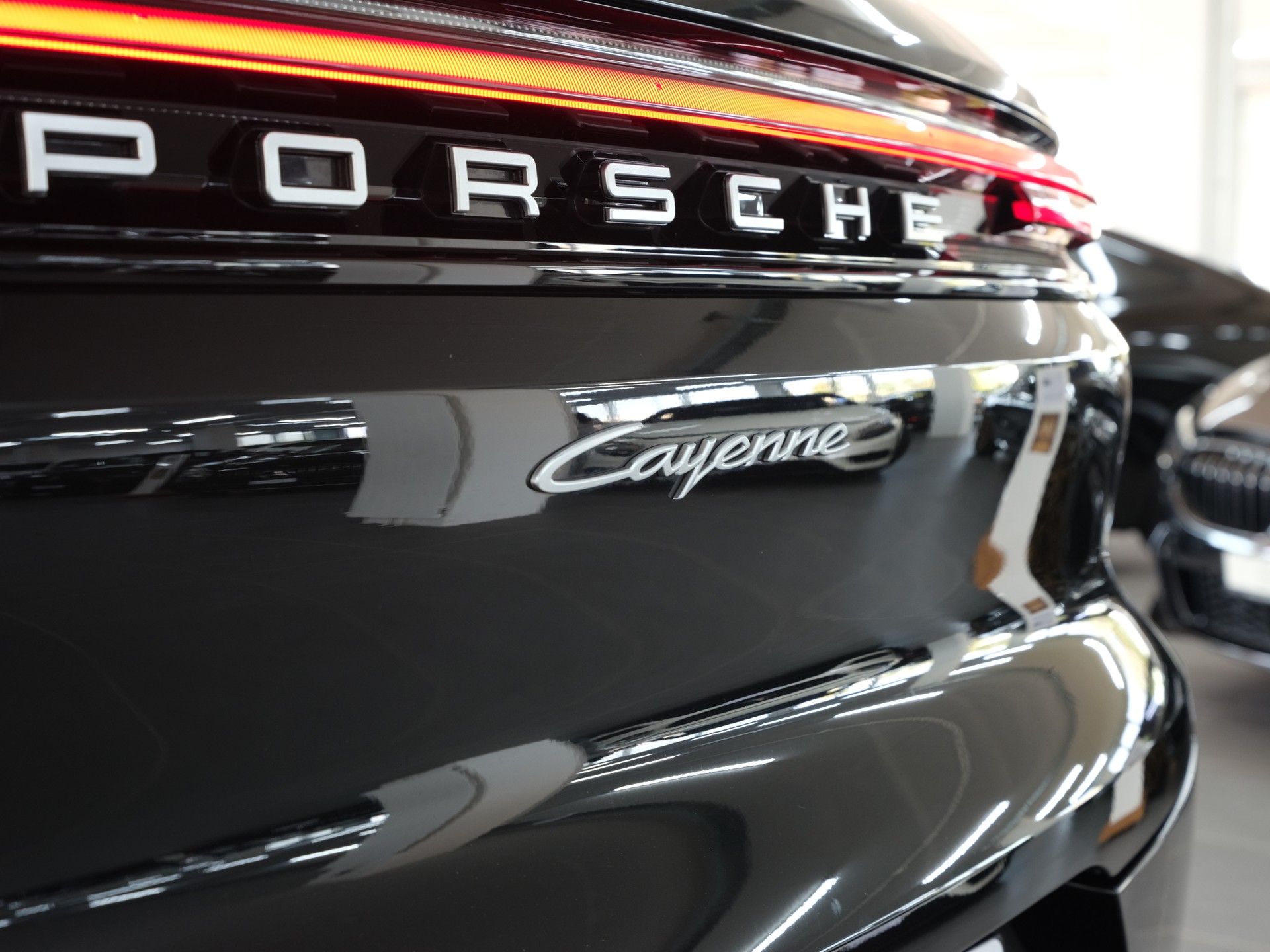 PORSCHE Cayenne Tiptronic *Panorama* *Porsche Aproved*-image-17