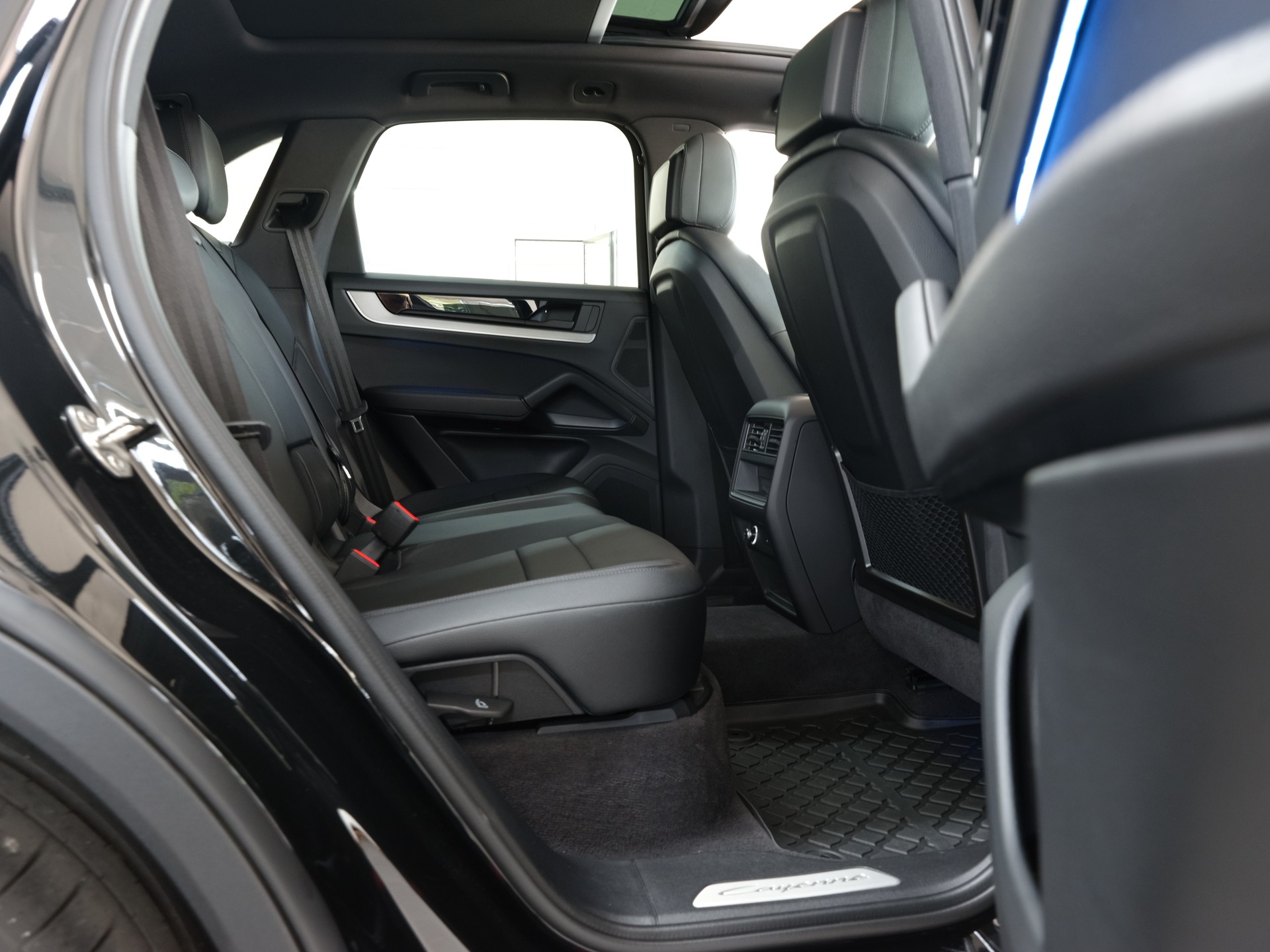 PORSCHE Cayenne Tiptronic *Panorama* *Porsche Aproved*-image-26