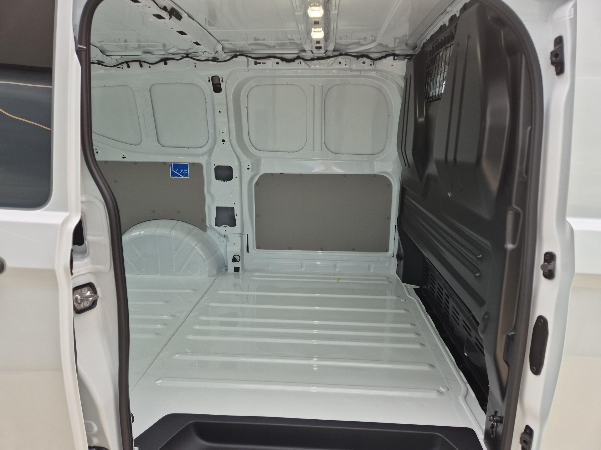 FORD Transit C Van 320 L1 2.0 EcoBlue 136 Trend-image-15