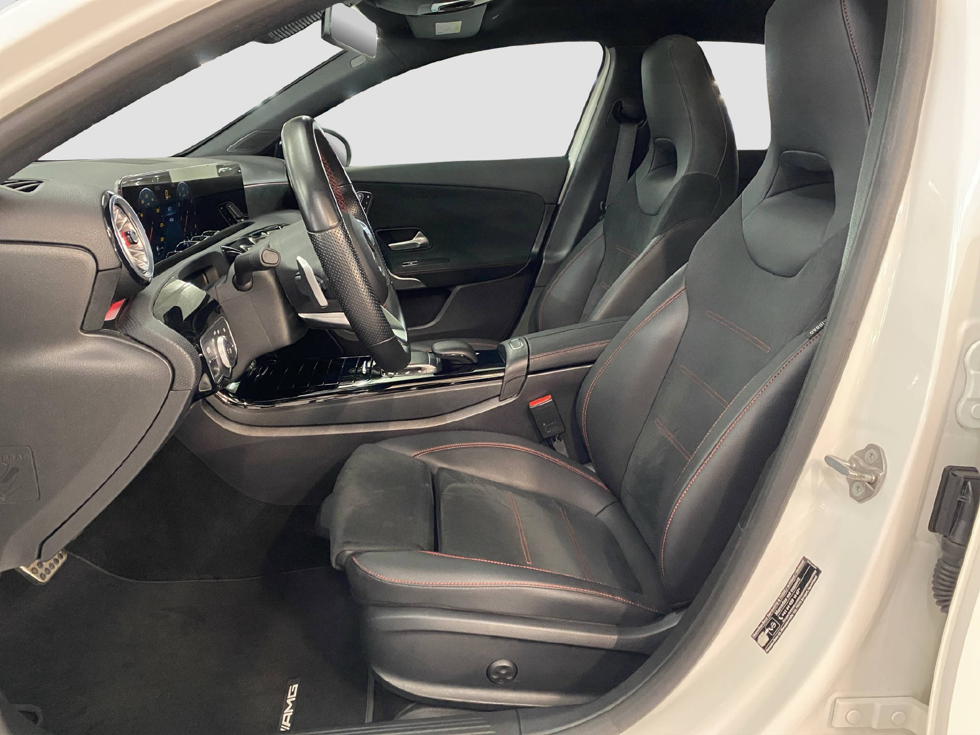 MERCEDES-BENZ A 180 AMG Line-image-6