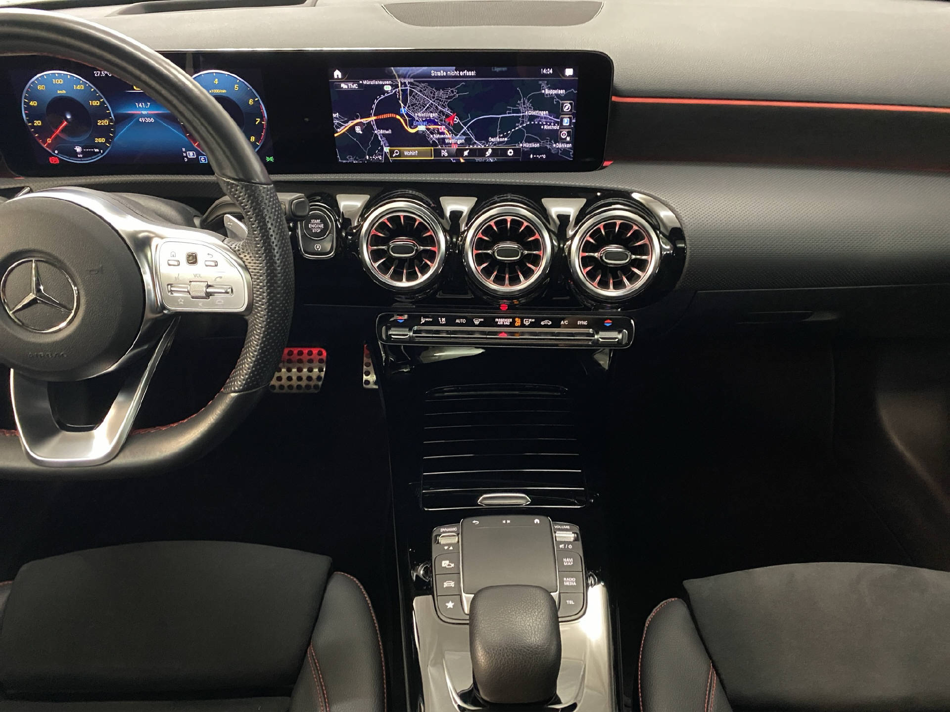 MERCEDES-BENZ A 180 AMG Line-image-10