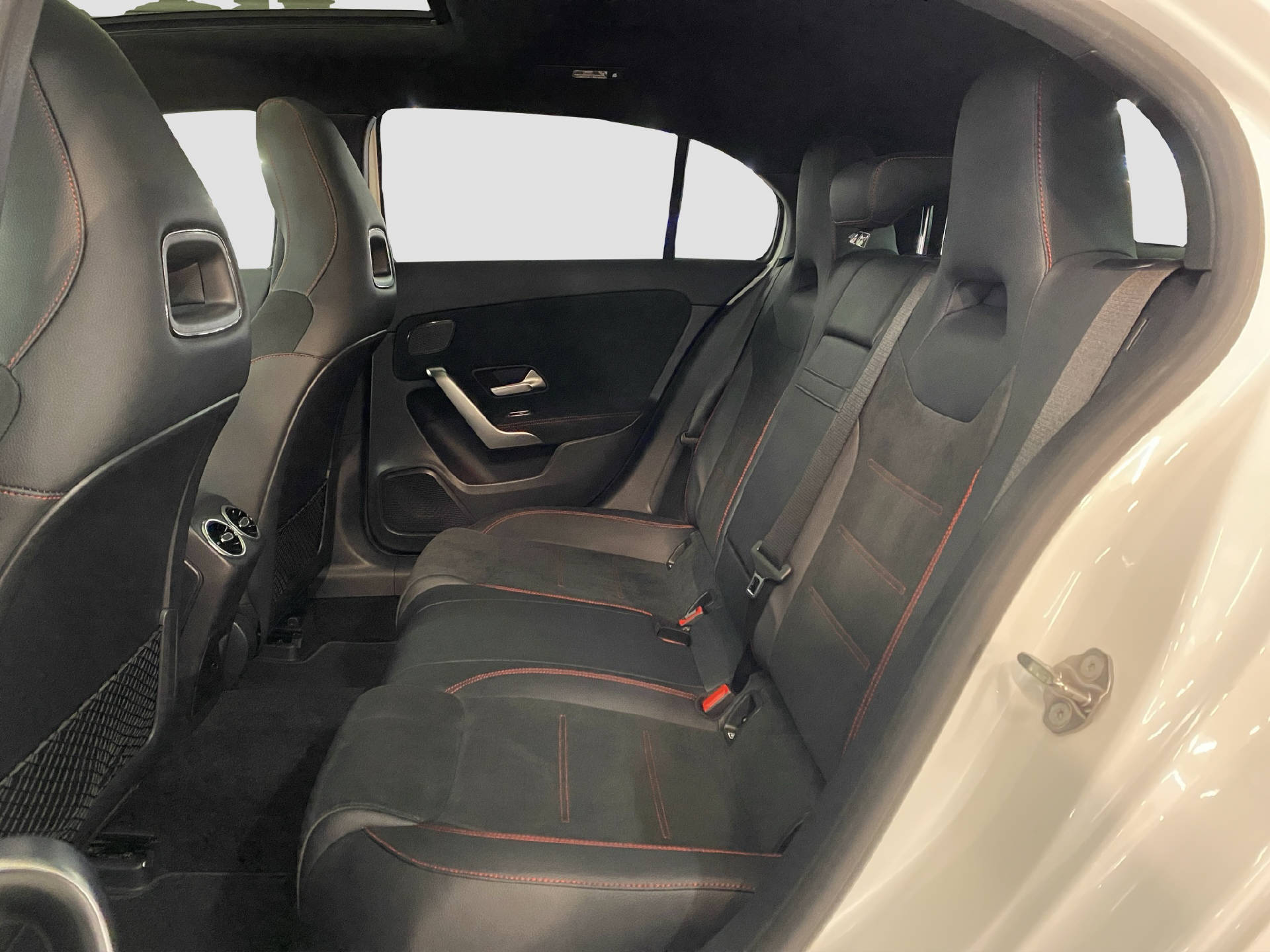MERCEDES-BENZ A 180 AMG Line-image-13