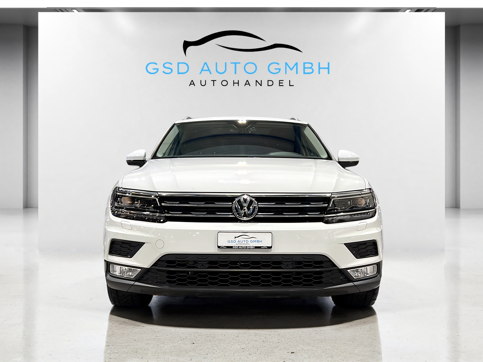 VW Tiguan 2.0 TDI SCR Comfortline 4Motion**AHK,Tempomat,Panodach,Frisch ab MFK**-image-1