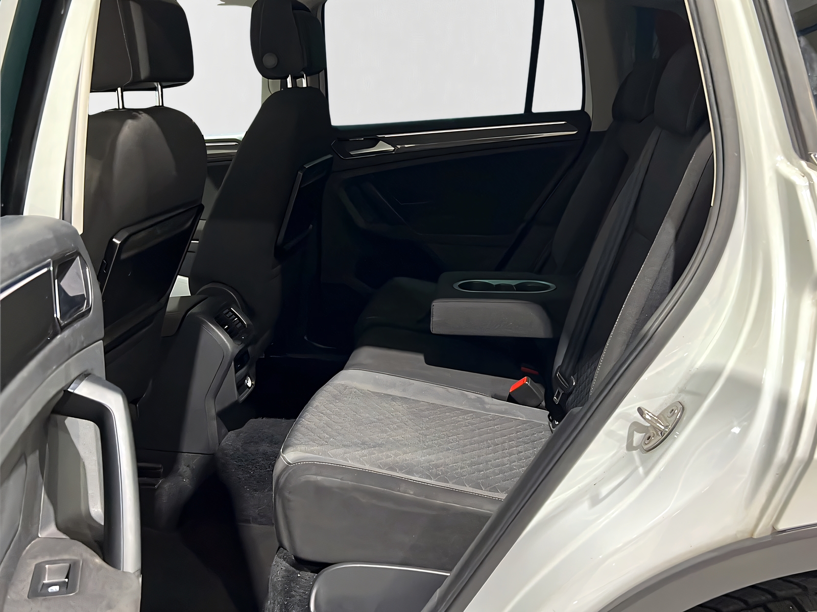 VW Tiguan 2.0 TDI SCR Comfortline 4Motion**AHK,Tempomat,Panodach,Frisch ab MFK**-image-9