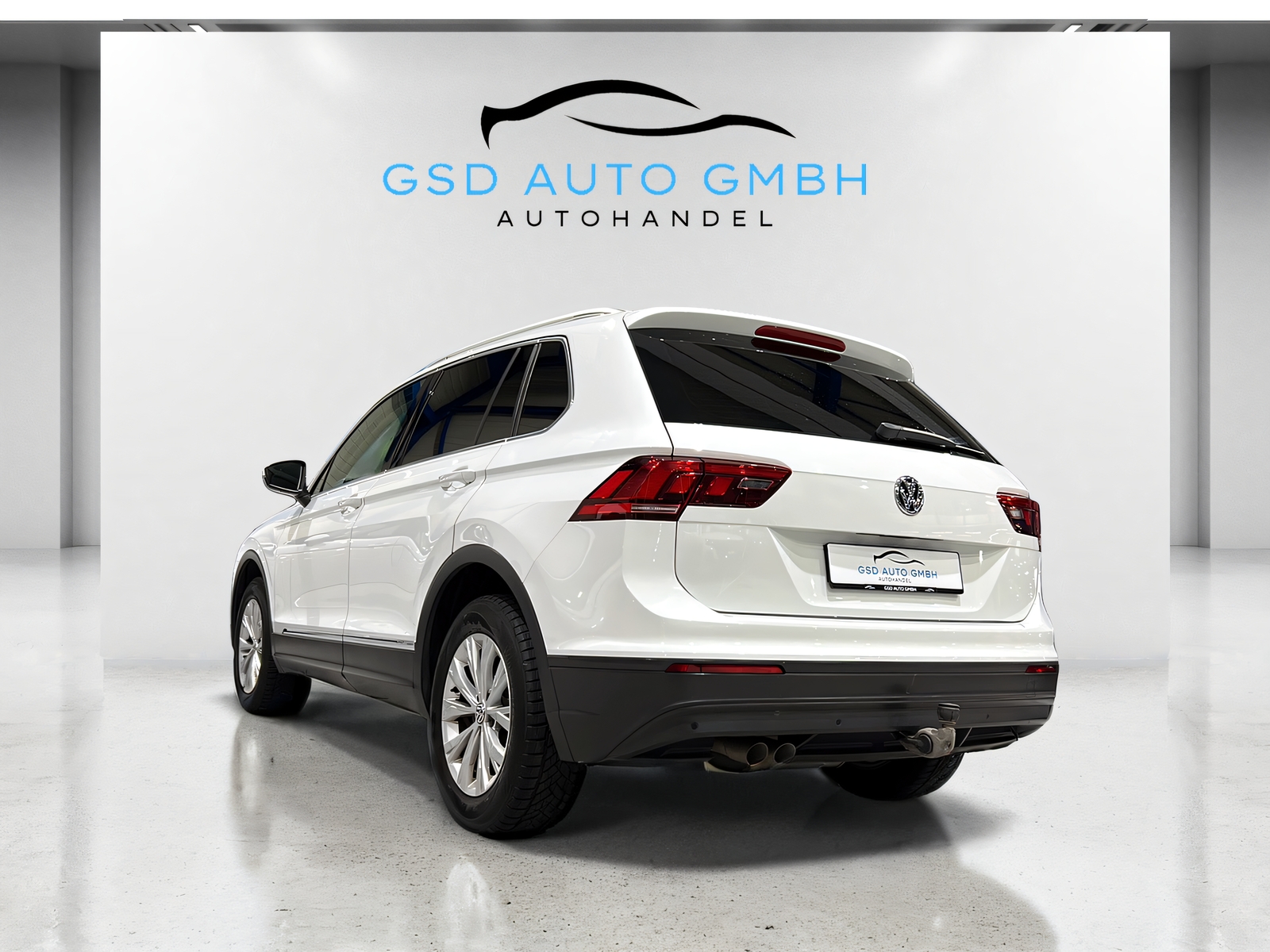 VW Tiguan 2.0 TDI SCR Comfortline 4Motion**AHK,Tempomat,Panodach,Frisch ab MFK**-image-2