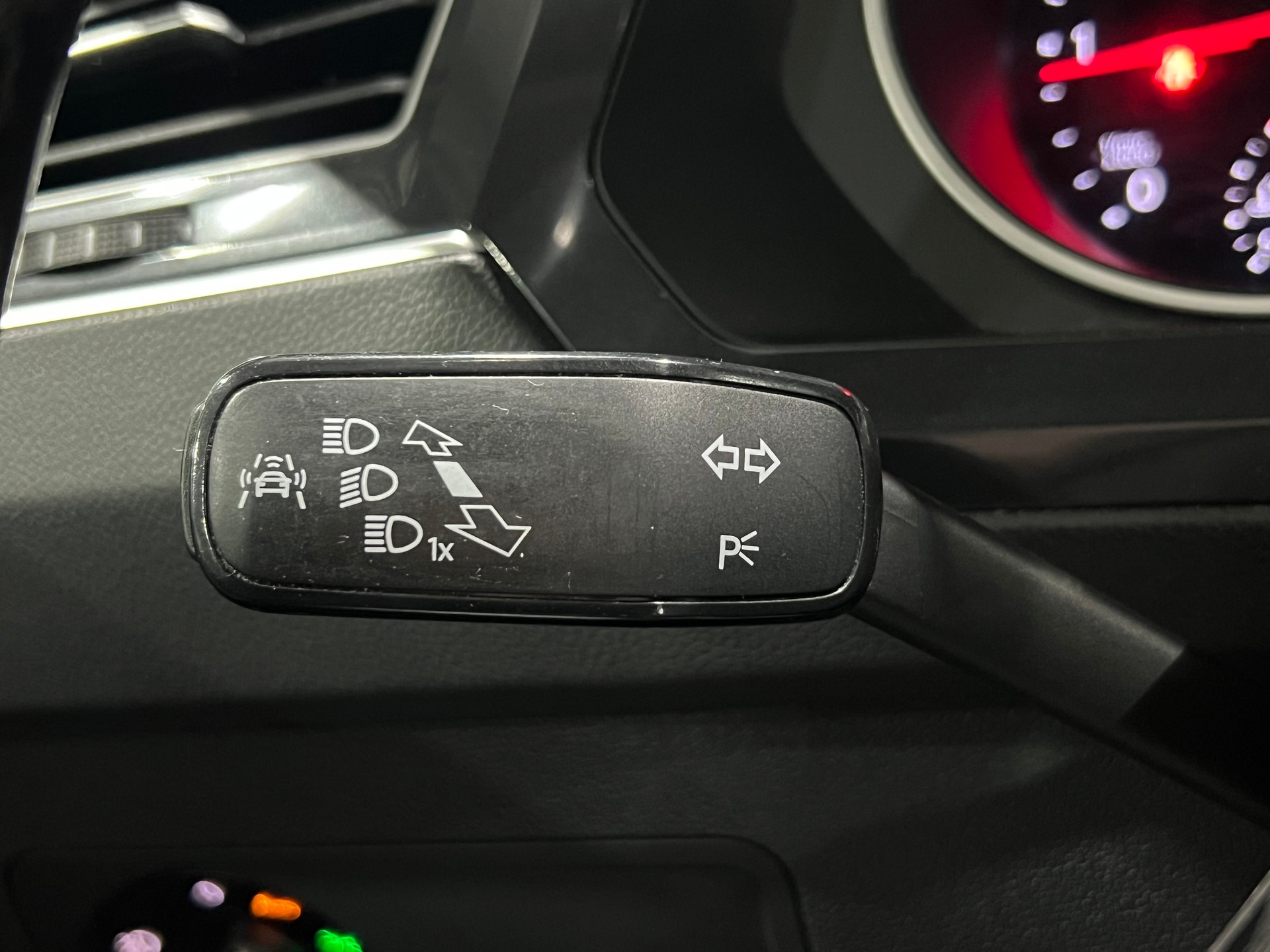 VW Tiguan 2.0 TDI SCR Comfortline 4Motion**AHK,Tempomat,Panodach,Frisch ab MFK**-image-14