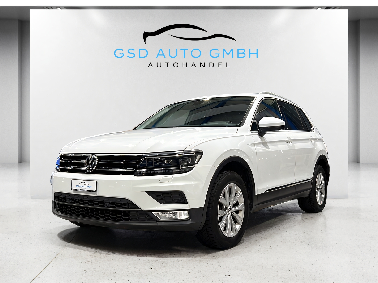 VW Tiguan 2.0 TDI SCR Comfortline 4Motion**AHK,Tempomat,Panodach,Frisch ab MFK**-image-0
