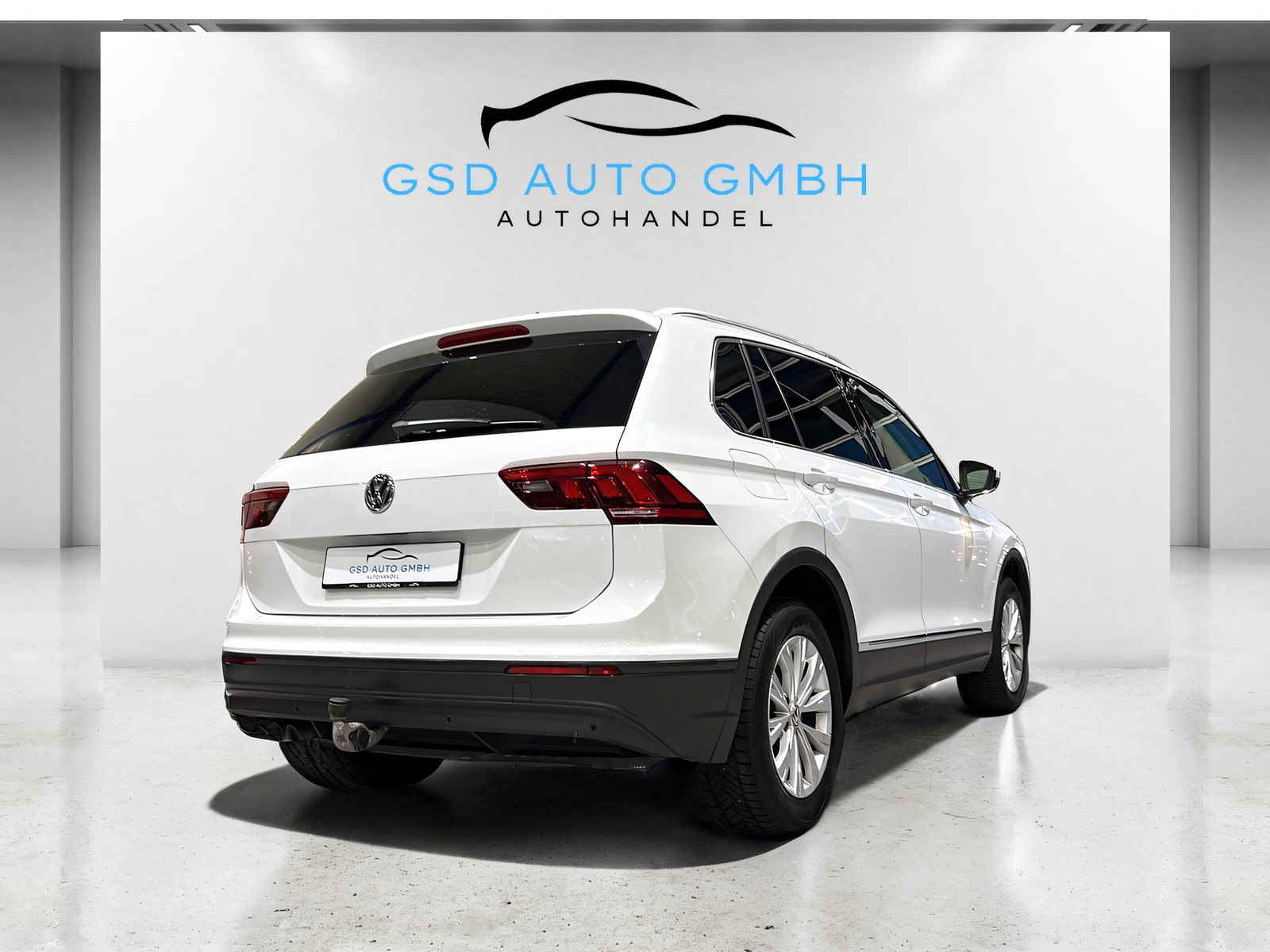 VW Tiguan 2.0 TDI SCR Comfortline 4Motion**AHK,Tempomat,Panodach,Frisch ab MFK**-image-4