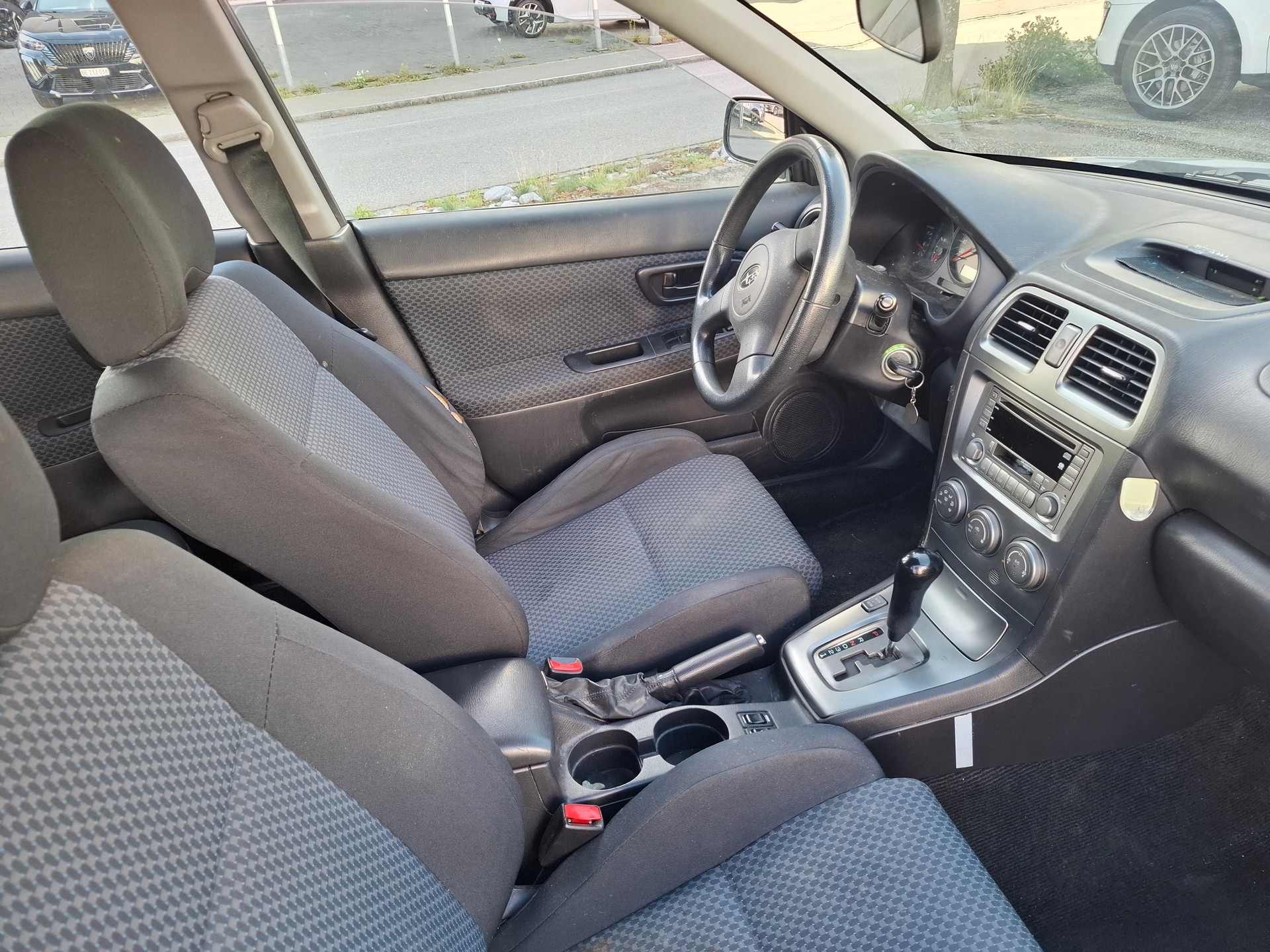 SUBARU Impreza 1.5R Swiss De Luxe Automatic-image-4