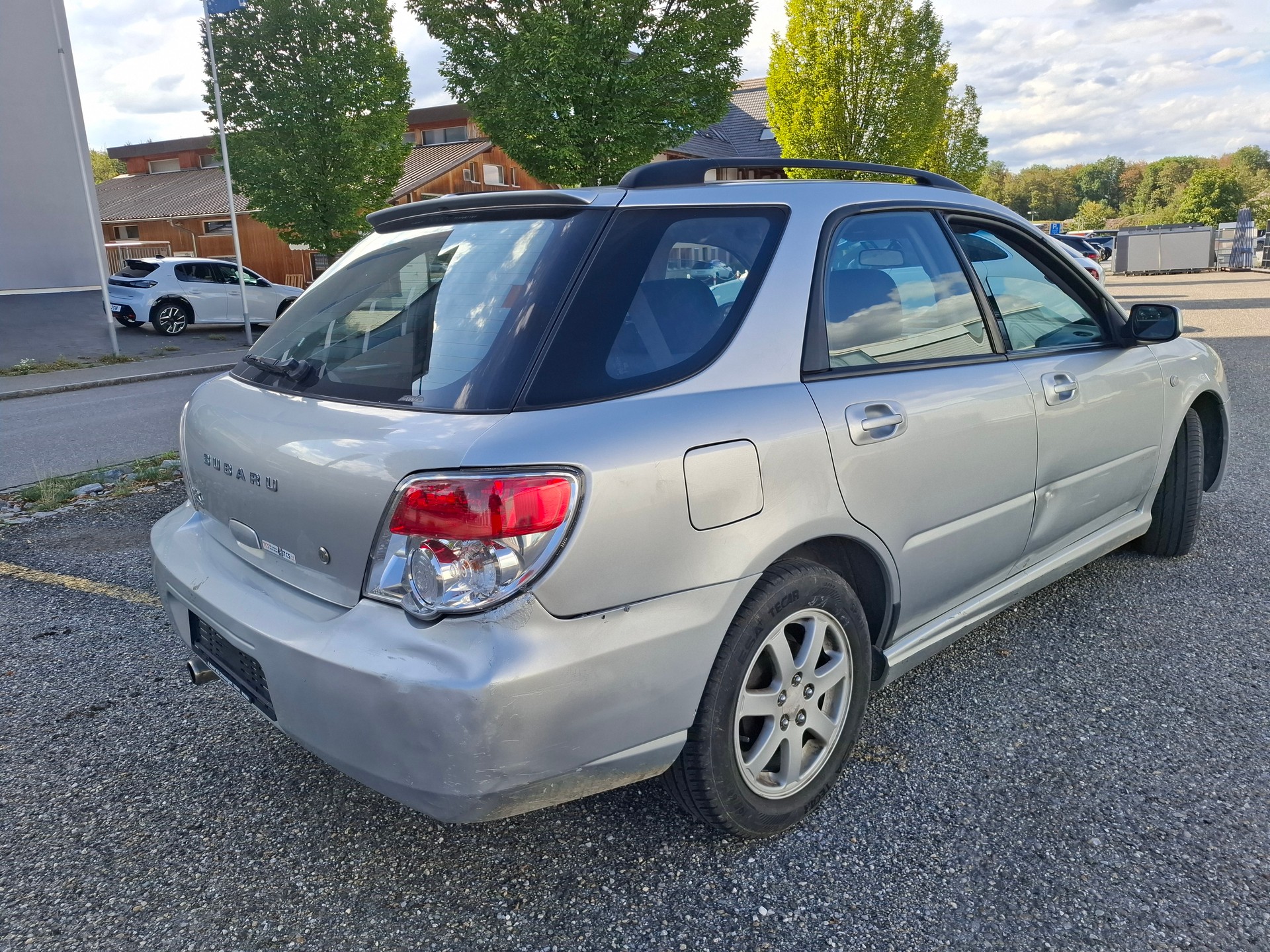 SUBARU Impreza 1.5R Swiss De Luxe Automatic-image-3