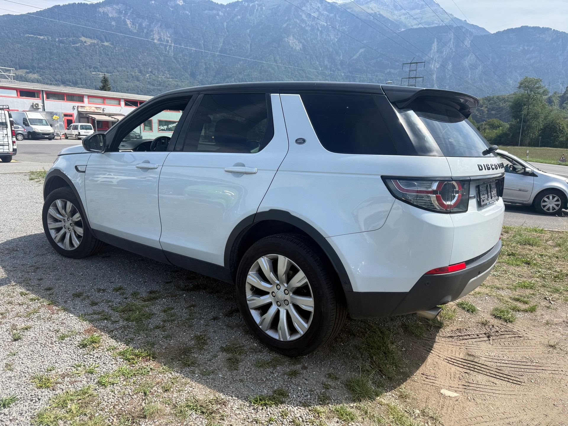 LAND ROVER Discovery Sport 2.0 Si4 HSE Luxury AT9-image-2