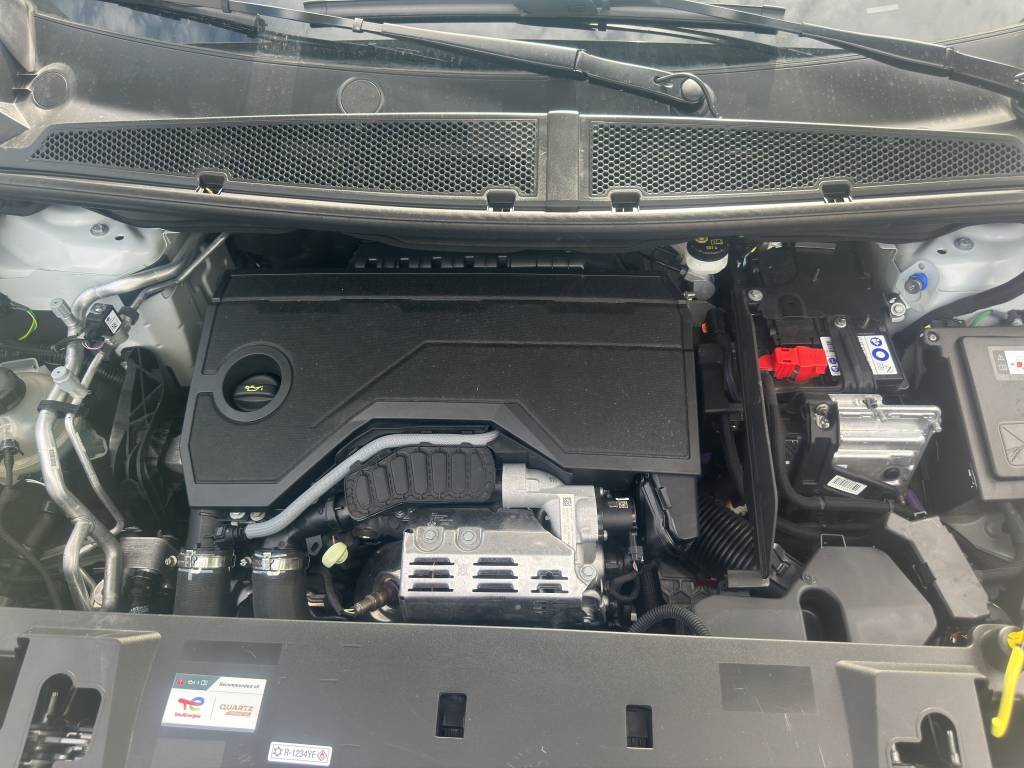 PEUGEOT 3008 145 e-DCS6 Hybrid GT-image-15
