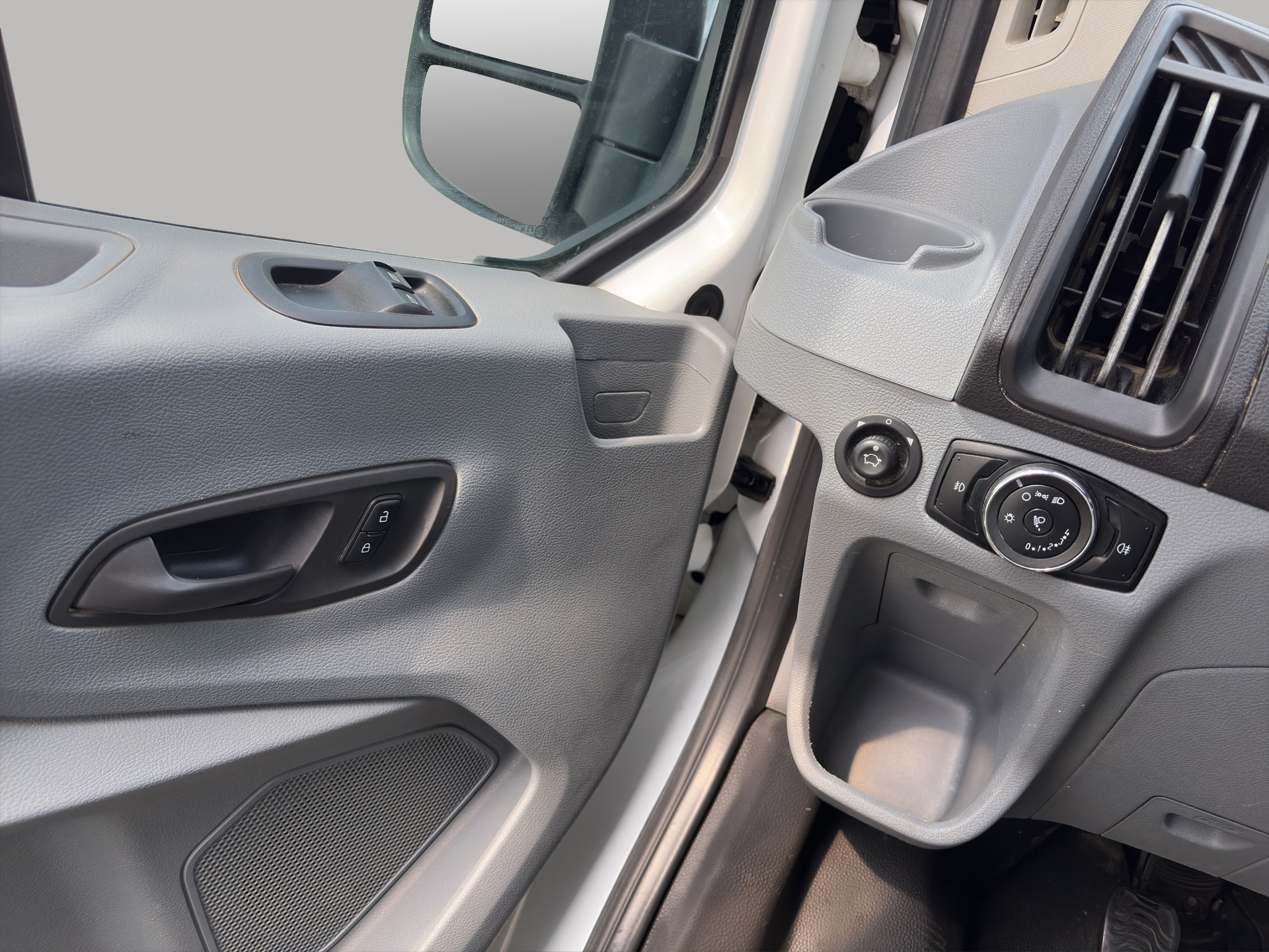 FORD Transit 350 L3 Trend 2.0 TDCi 130 RWD-image-10