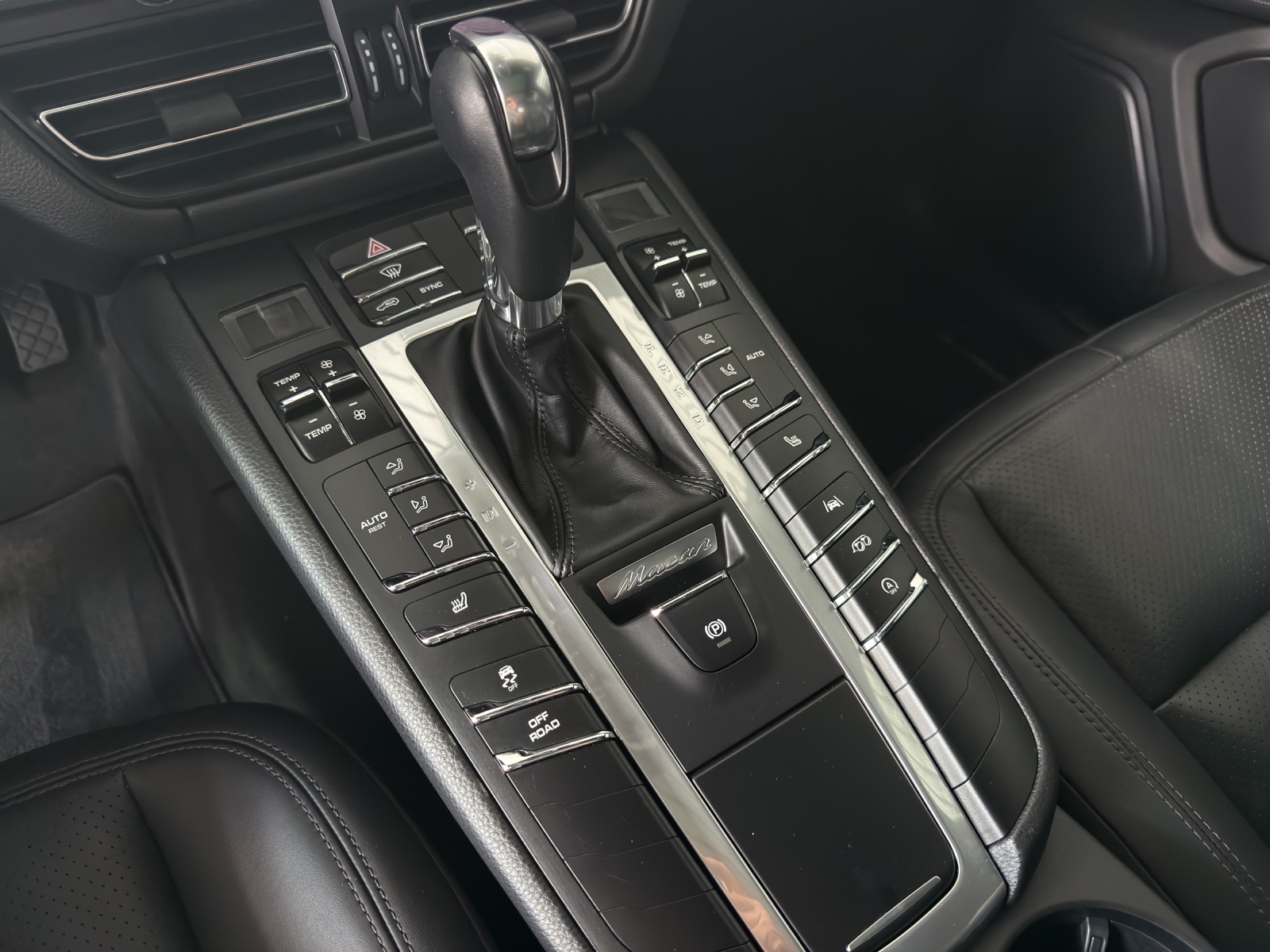 PORSCHE Macan PDK-image-14