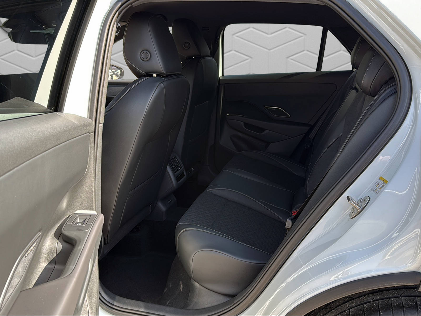 VW T-Roc 1.5 eTSI mHEV R-Line DSG-image-12