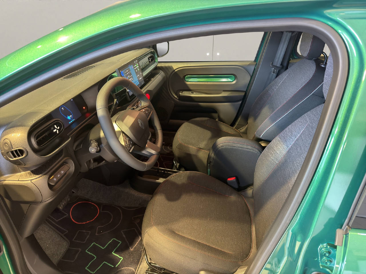 RENAULT Twingo E-Tech Urban Range techno-image-4