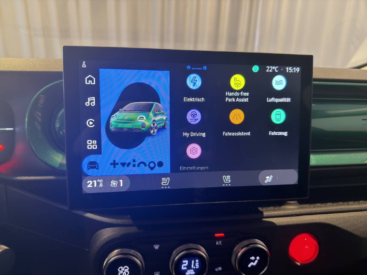 RENAULT Twingo E-Tech Urban Range techno-image-12