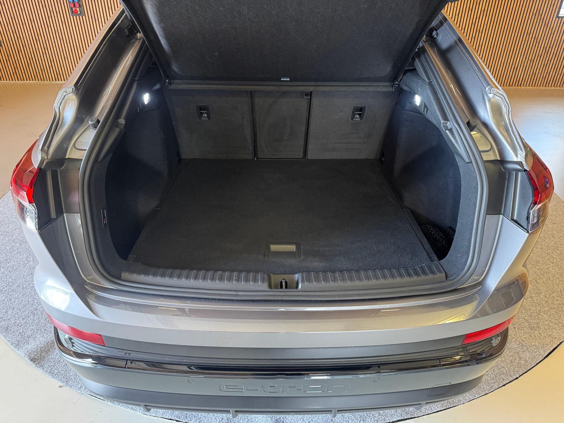 AUDI Q4 e-tron Sportback 45 quattro S Line-image-27