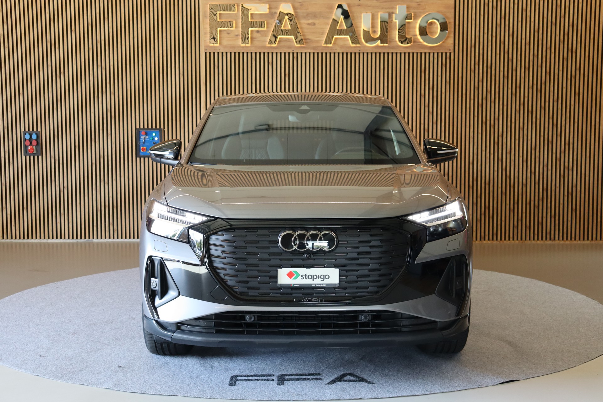 AUDI Q4 e-tron Sportback 45 quattro S Line-image-1
