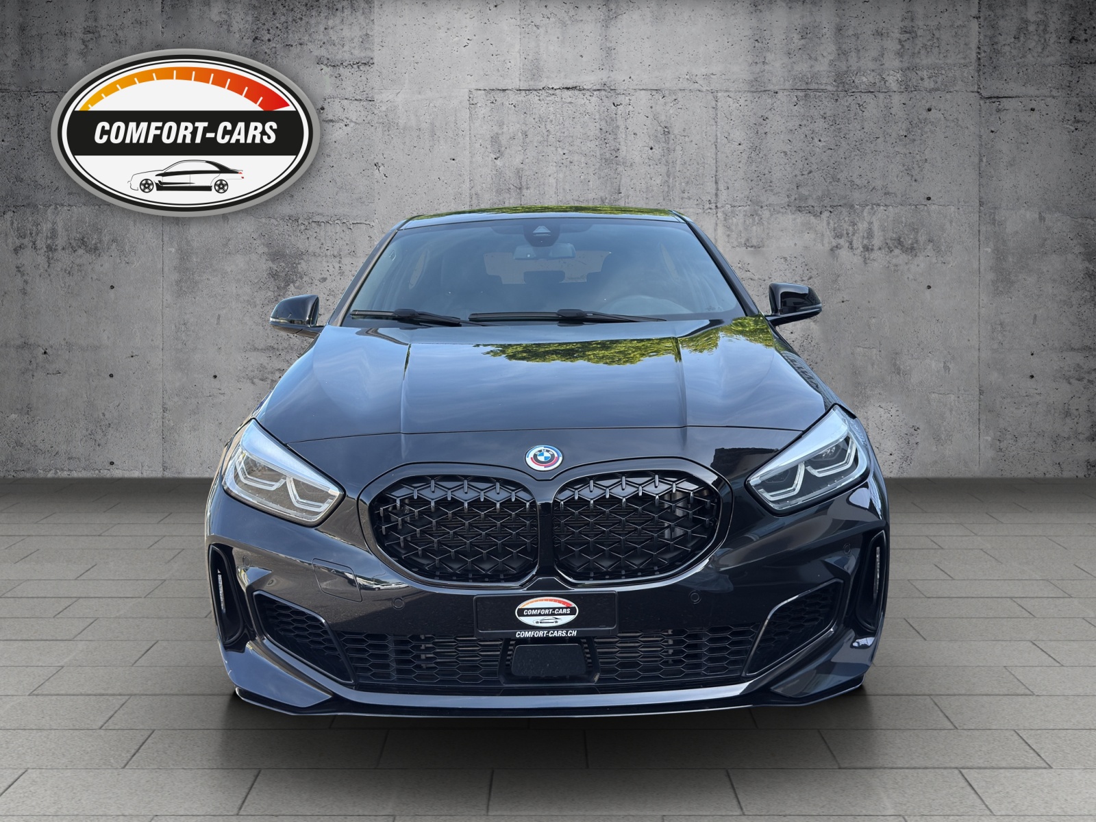 BMW M135i xDrive Steptronic Black&Black*Historisches 50-Jahre M-Emblem-showroom-element-1