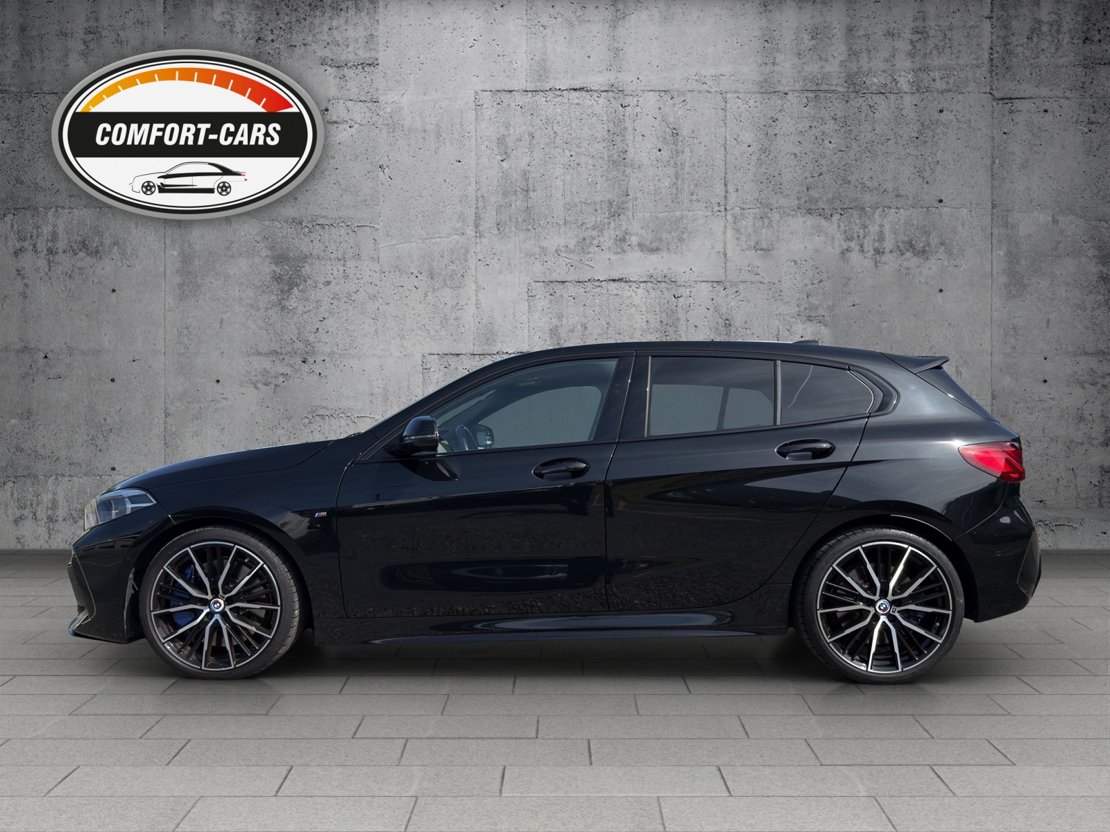BMW M135i xDrive Steptronic Black&Black*Historisches 50-Jahre M-Emblem-showroom-element-2