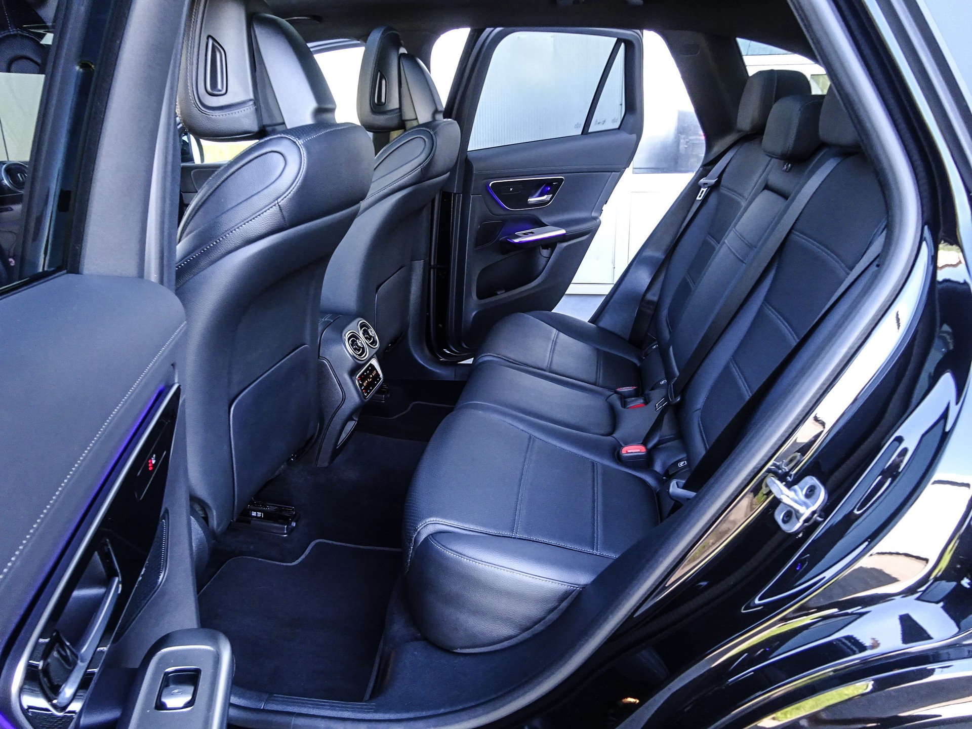 MERCEDES-BENZ GLC 300 4Matic AMG Line 9G-Tronic-image-9