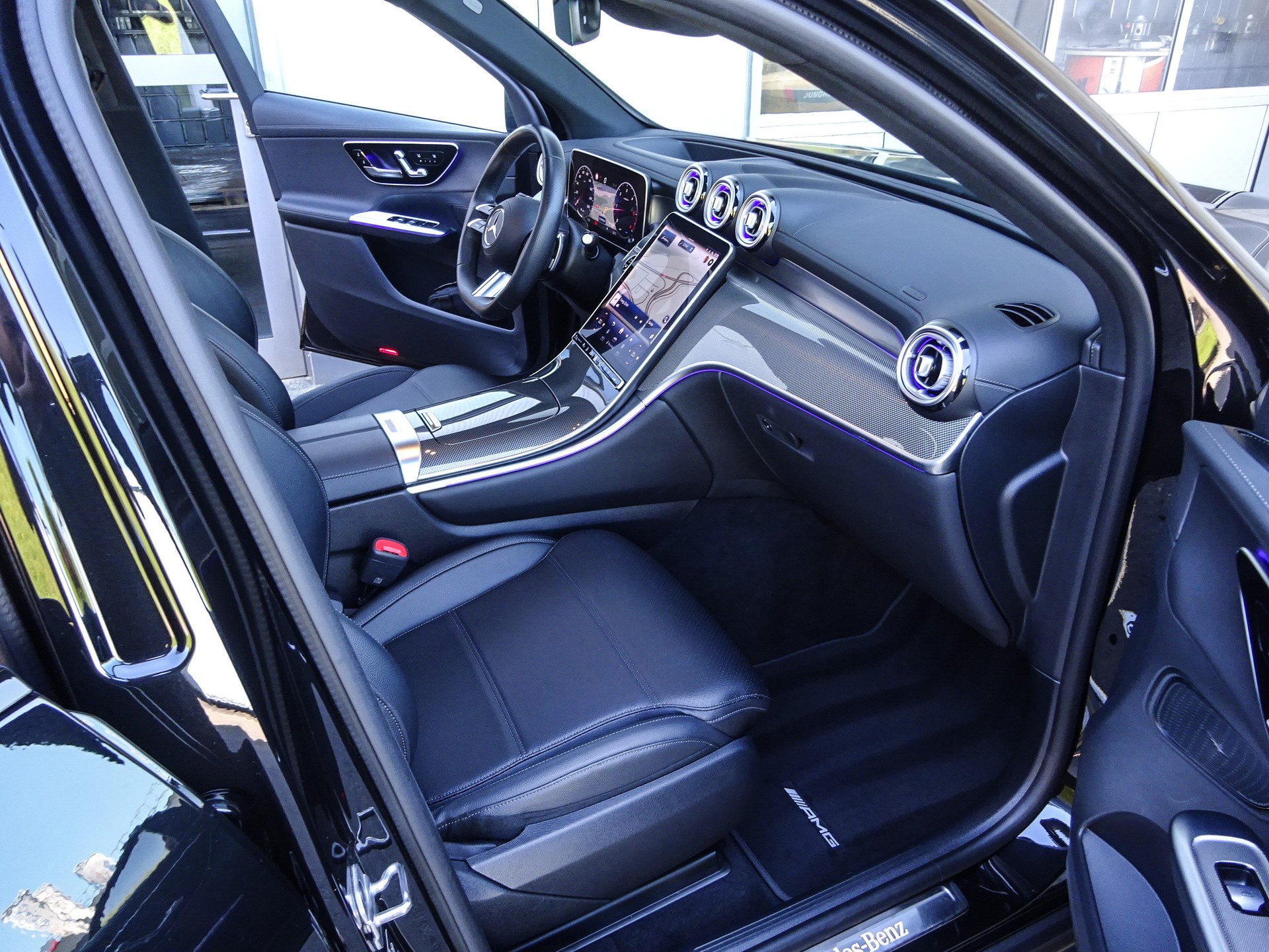 MERCEDES-BENZ GLC 300 4Matic AMG Line 9G-Tronic-image-7