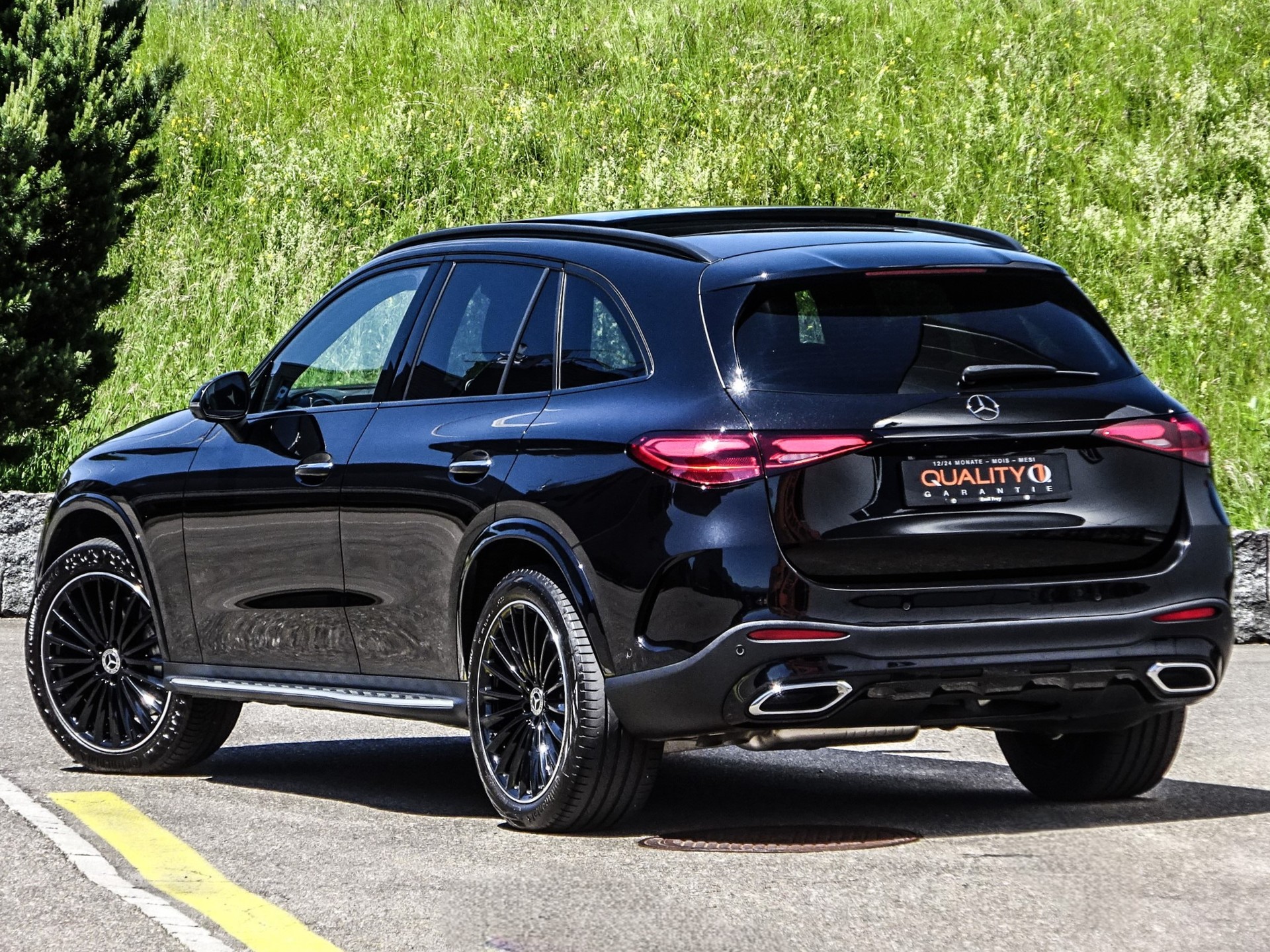 MERCEDES-BENZ GLC 300 4Matic AMG Line 9G-Tronic-image-4