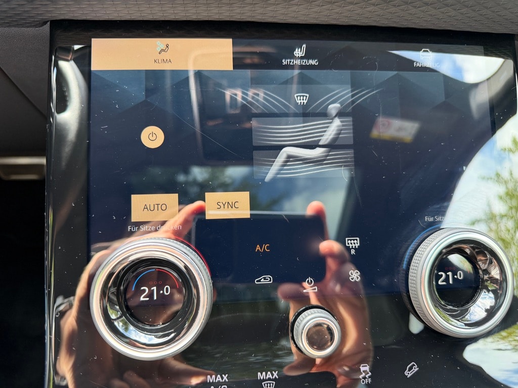 LAND ROVER R DYNAMIC SE-image-13