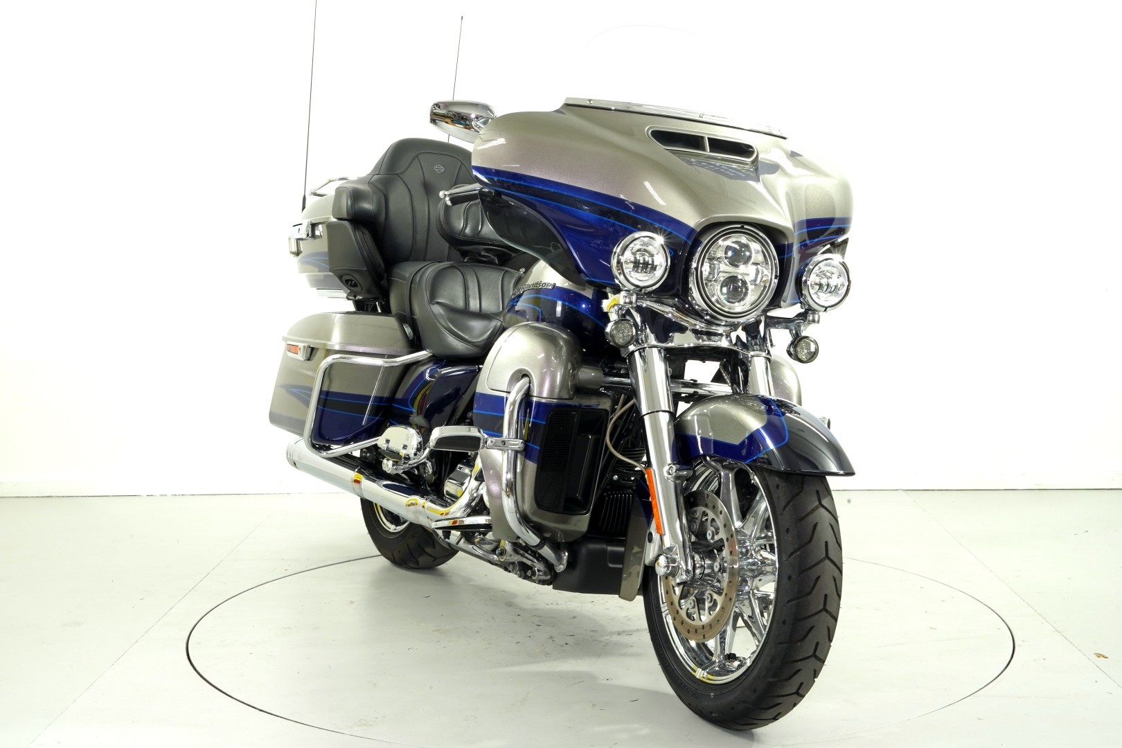 HARLEY-DAVIDSON FLHTKSE ABS-showroom-element-1