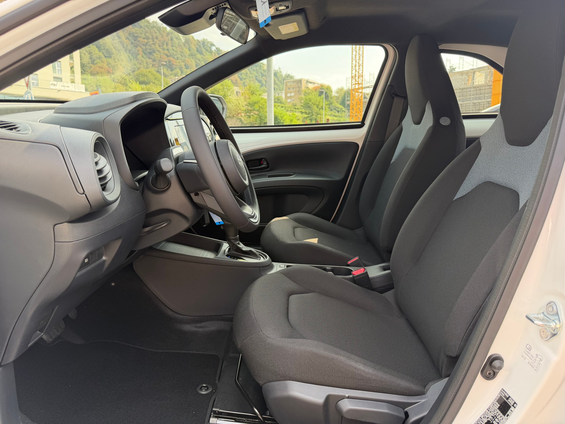 TOYOTA Aygo X 1.5 Comfort e-CVT-image-9