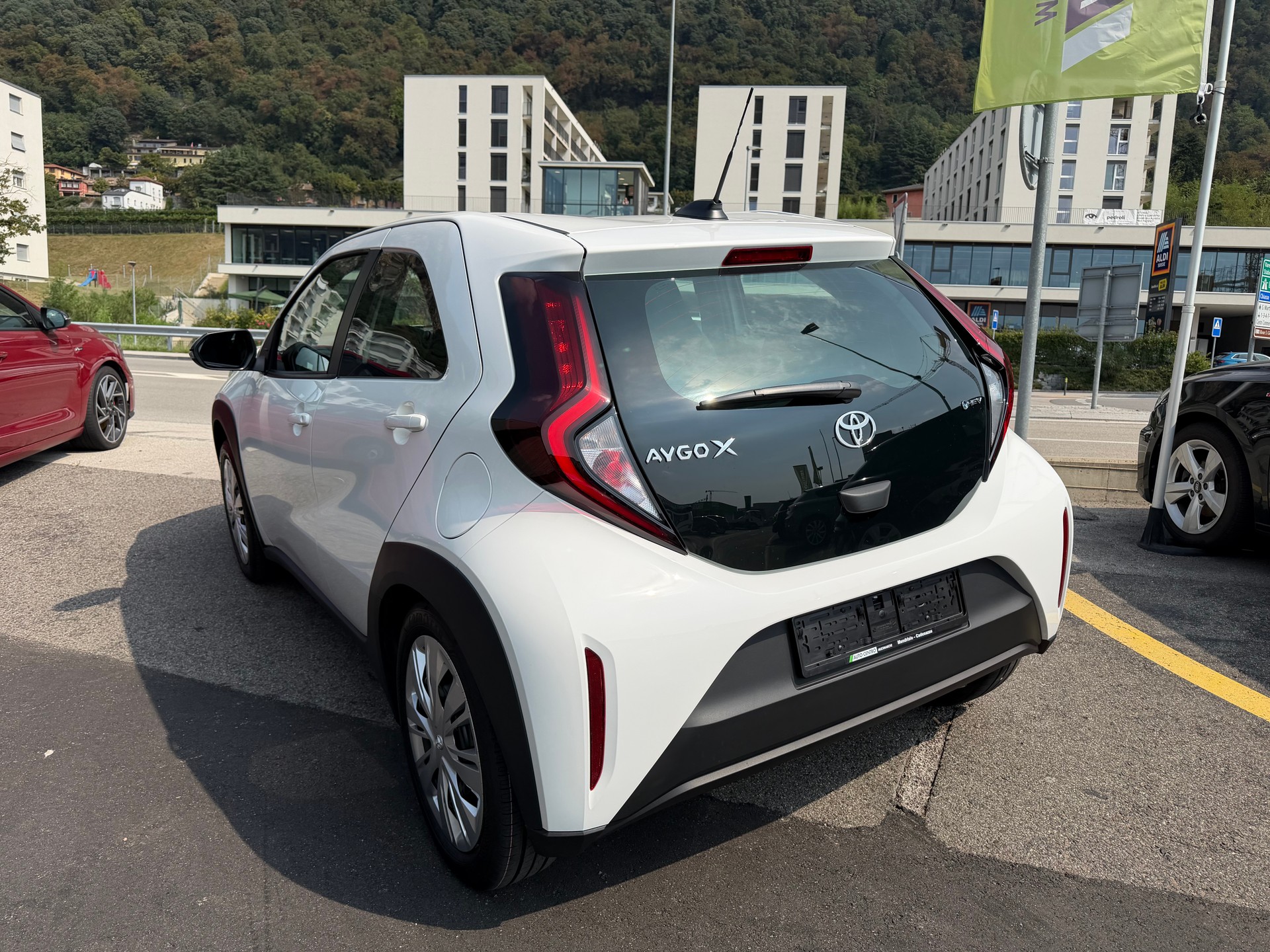TOYOTA Aygo X 1.5 Comfort e-CVT-image-6