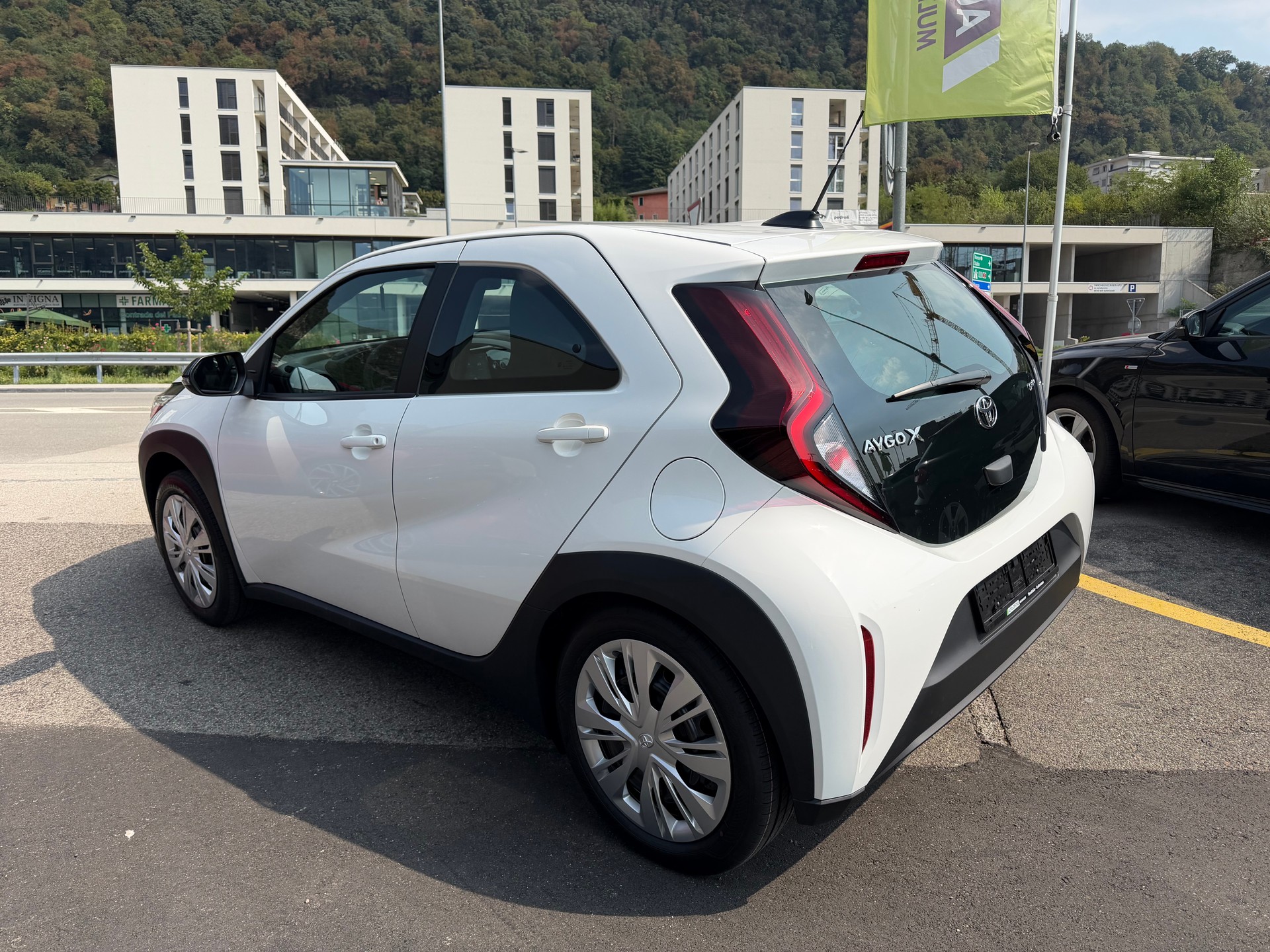 TOYOTA Aygo X 1.5 Comfort e-CVT-image-5