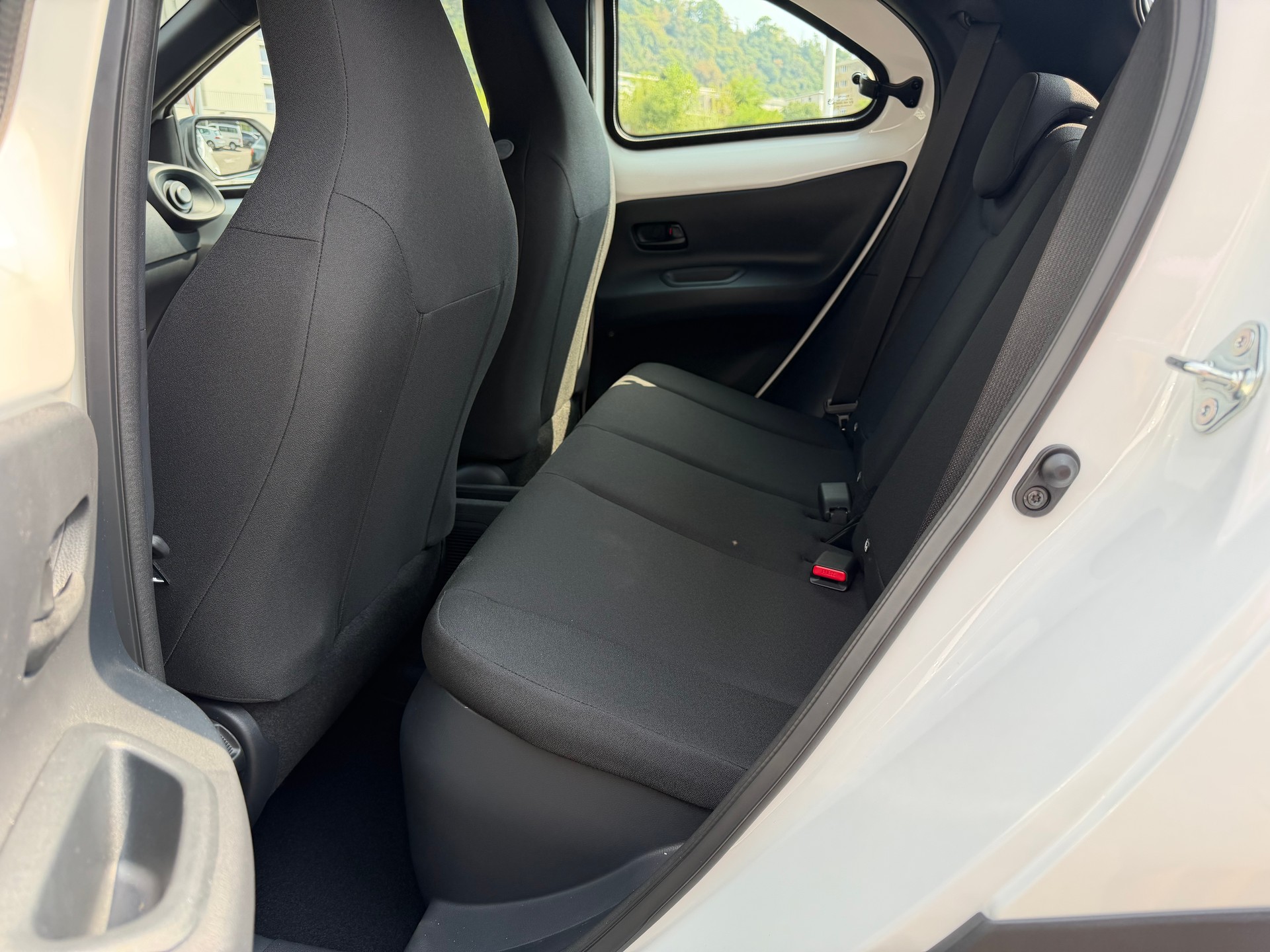 TOYOTA Aygo X 1.5 Comfort e-CVT-image-10