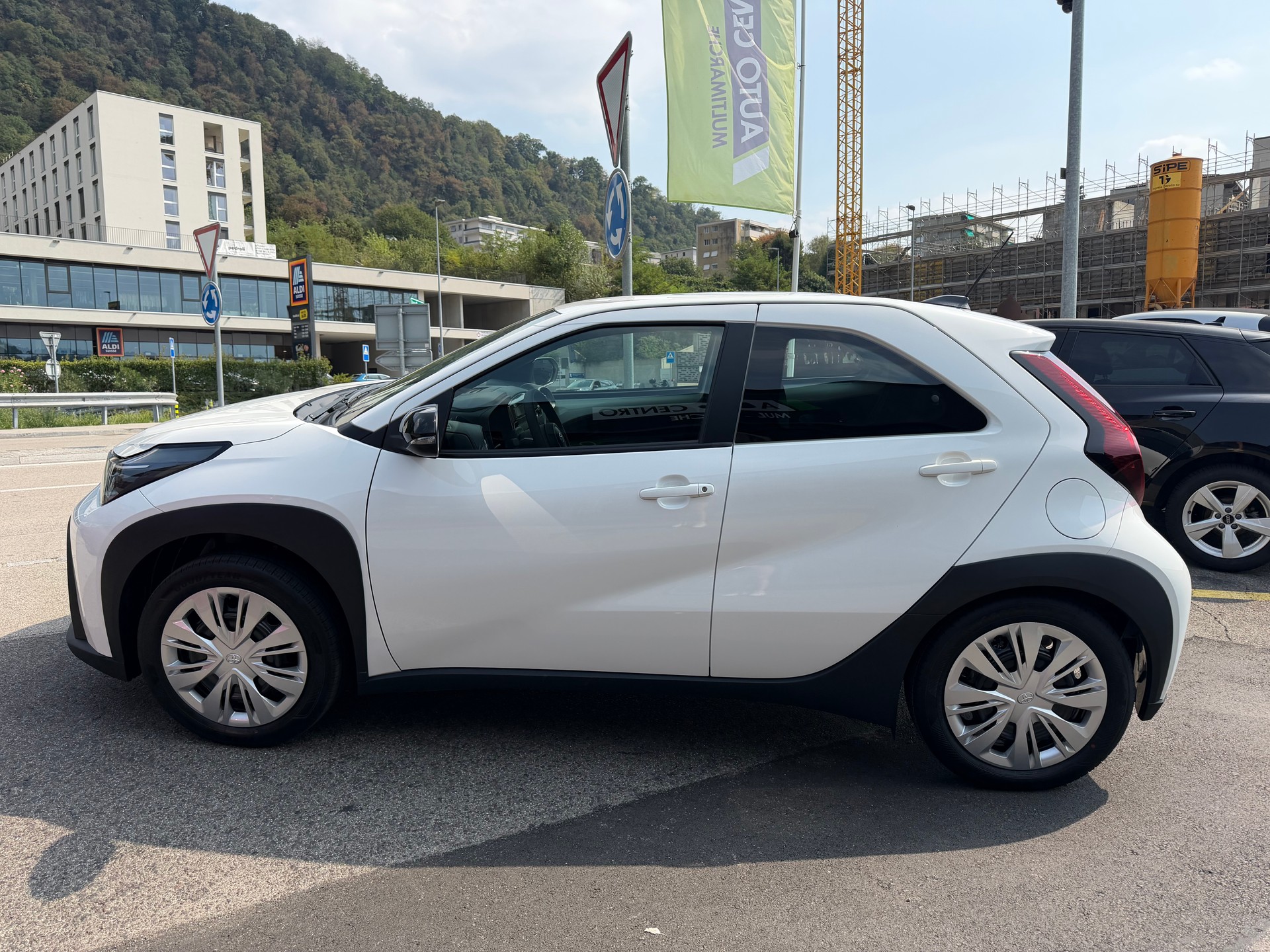 TOYOTA Aygo X 1.5 Comfort e-CVT-image-4