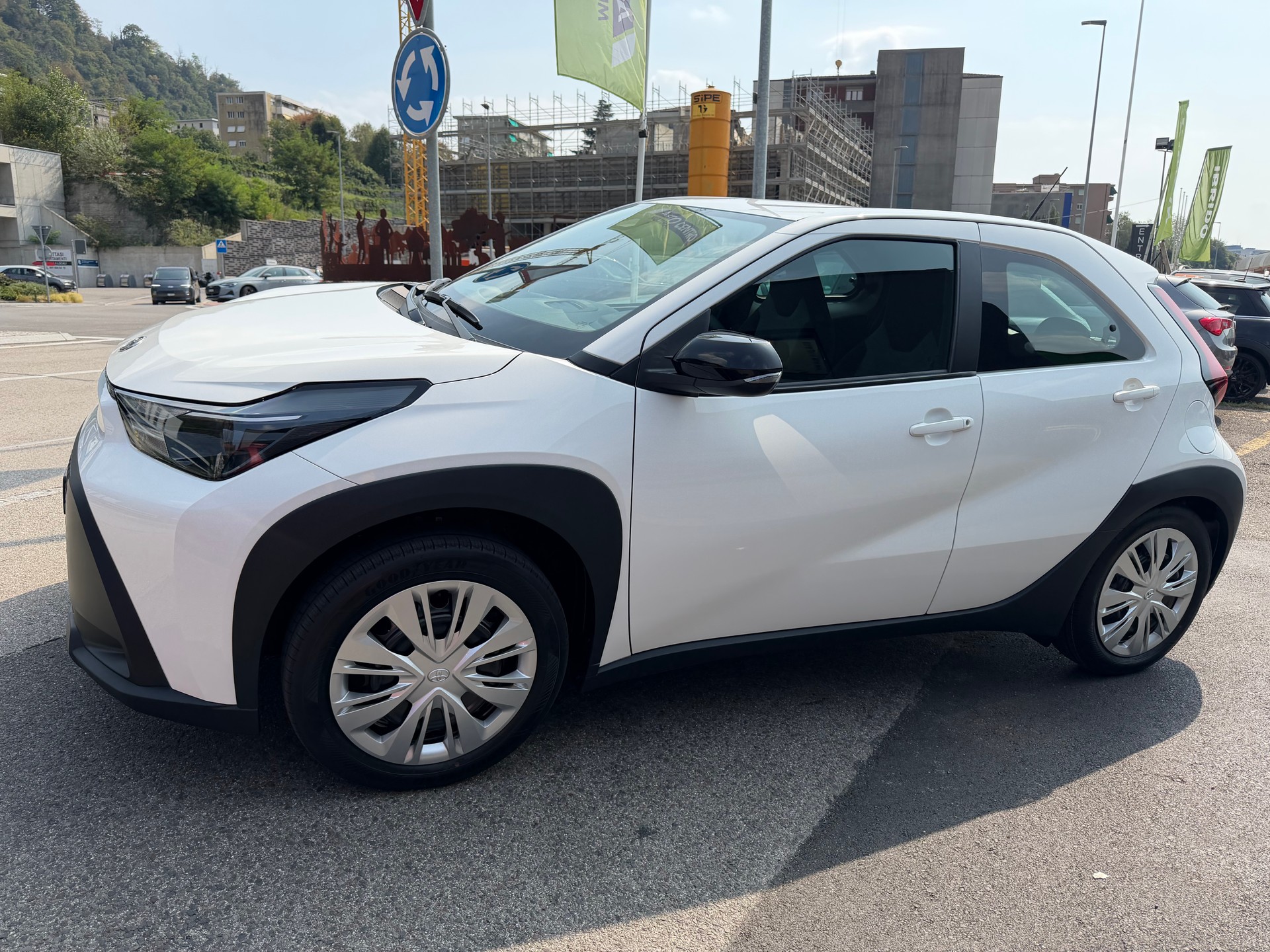 TOYOTA Aygo X 1.5 Comfort e-CVT-image-3