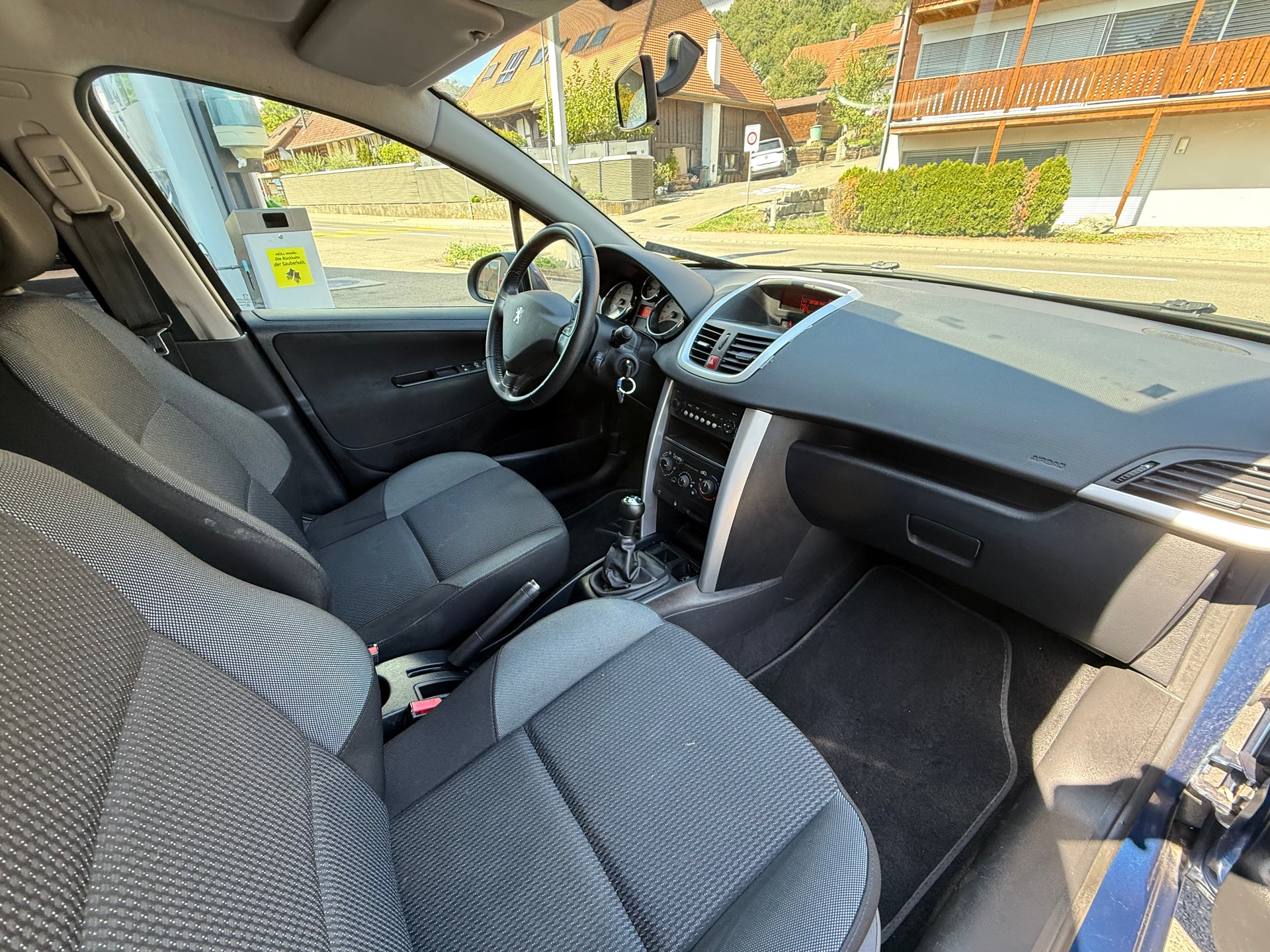PEUGEOT 207 SW 1.4 16V Sport-image-10