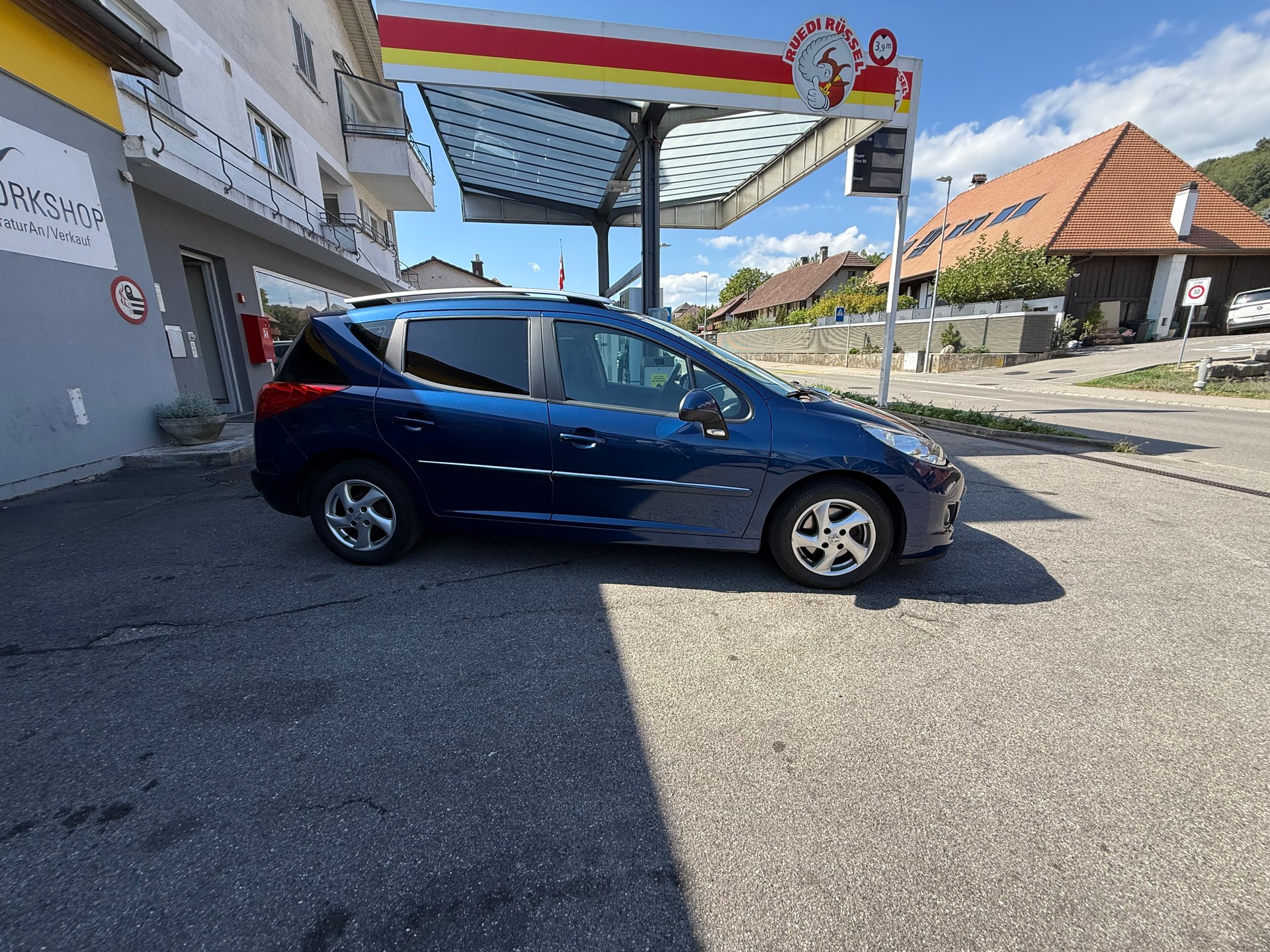 PEUGEOT 207 SW 1.4 16V Sport-image-1
