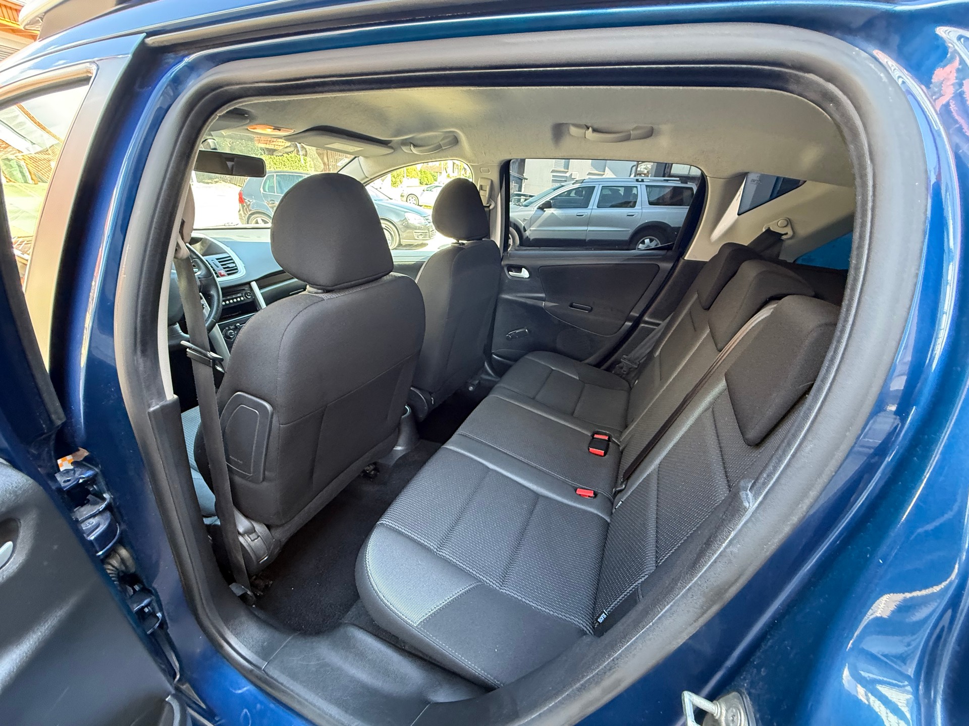 PEUGEOT 207 SW 1.4 16V Sport-image-9