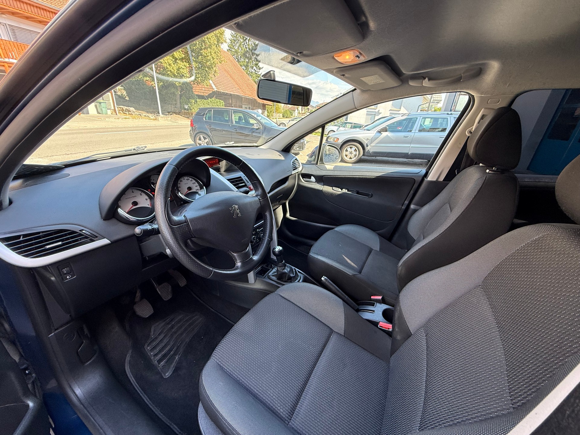 PEUGEOT 207 SW 1.4 16V Sport-image-8