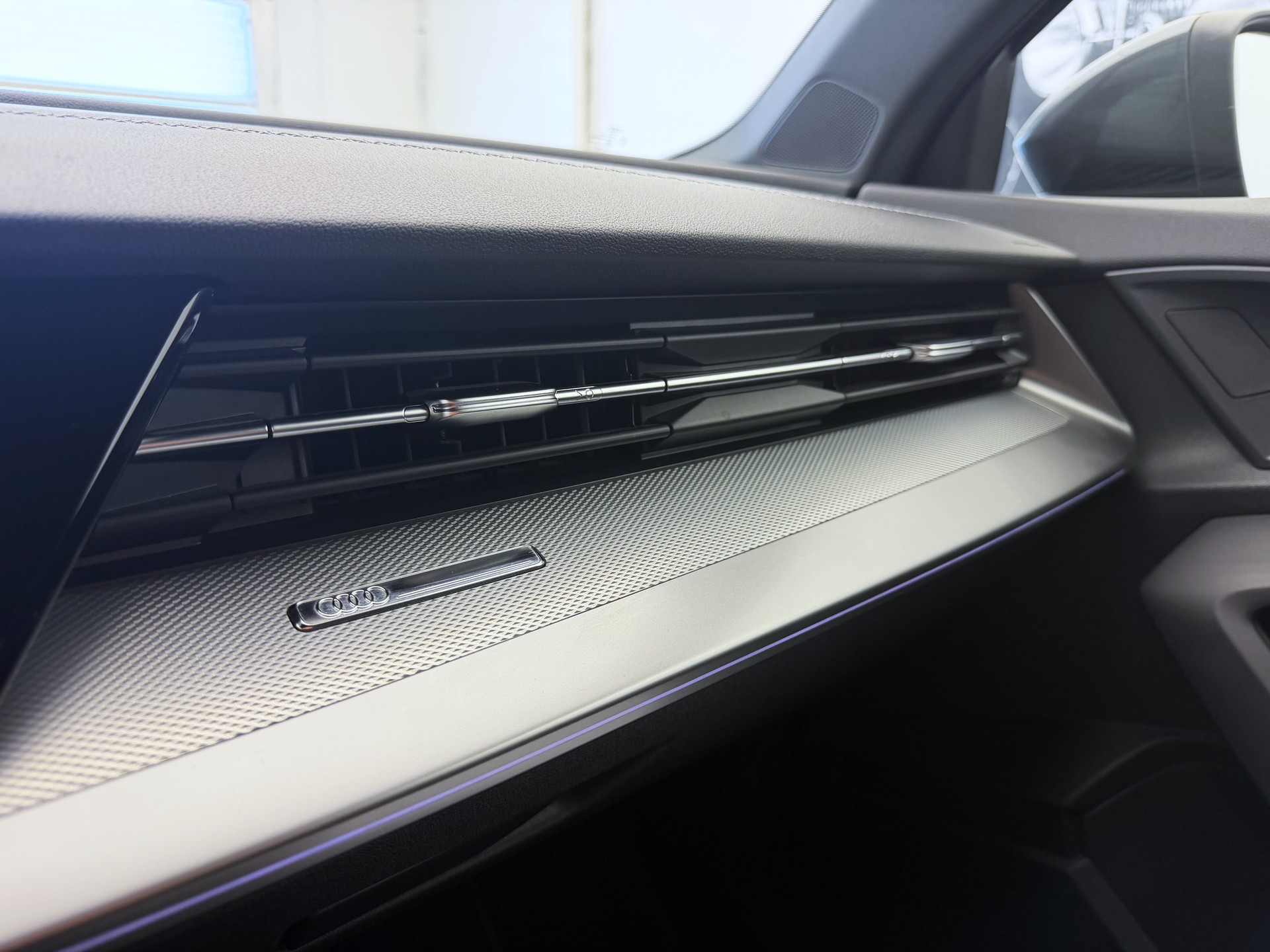 AUDI A3 Sportback 35 TFSI Attraction S-tronic-image-19