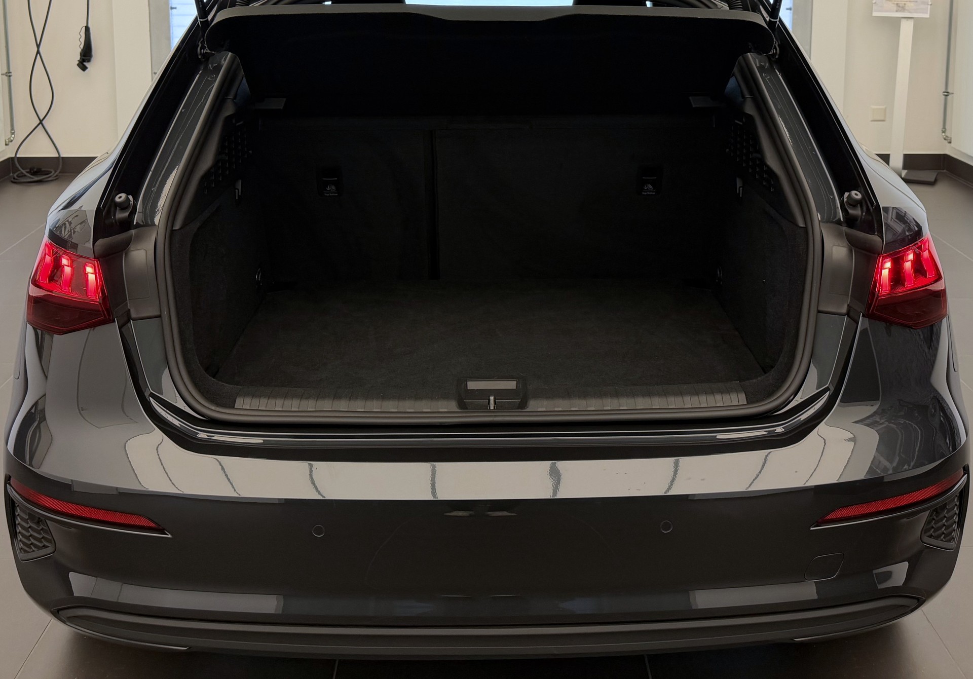 AUDI A3 Sportback 35 TFSI Attraction S-tronic-image-21