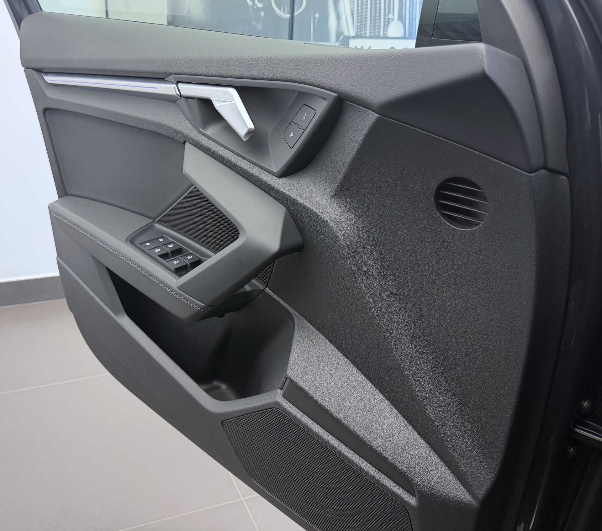 AUDI A3 Sportback 35 TFSI Attraction S-tronic-image-4