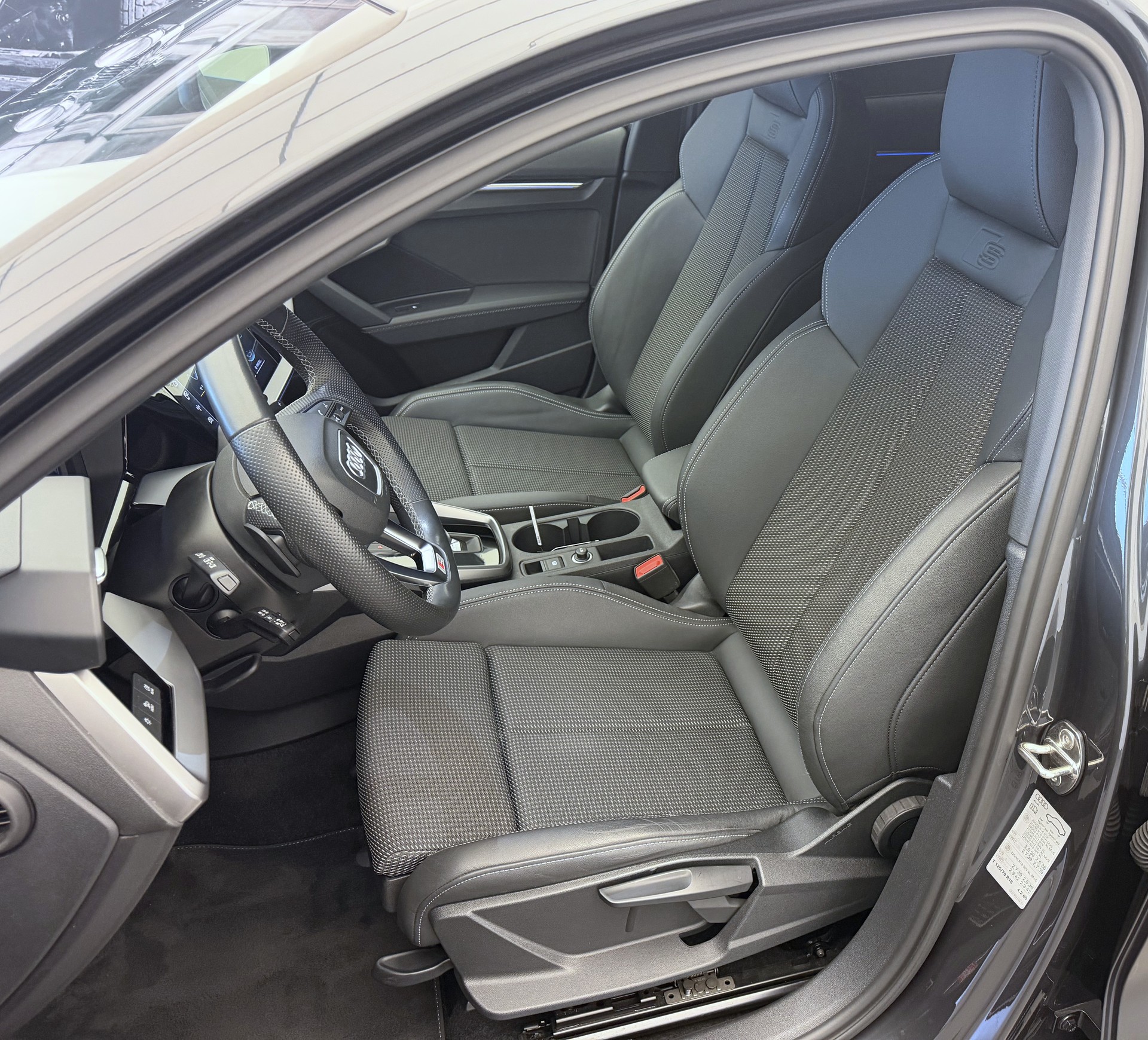 AUDI A3 Sportback 35 TFSI Attraction S-tronic-image-5